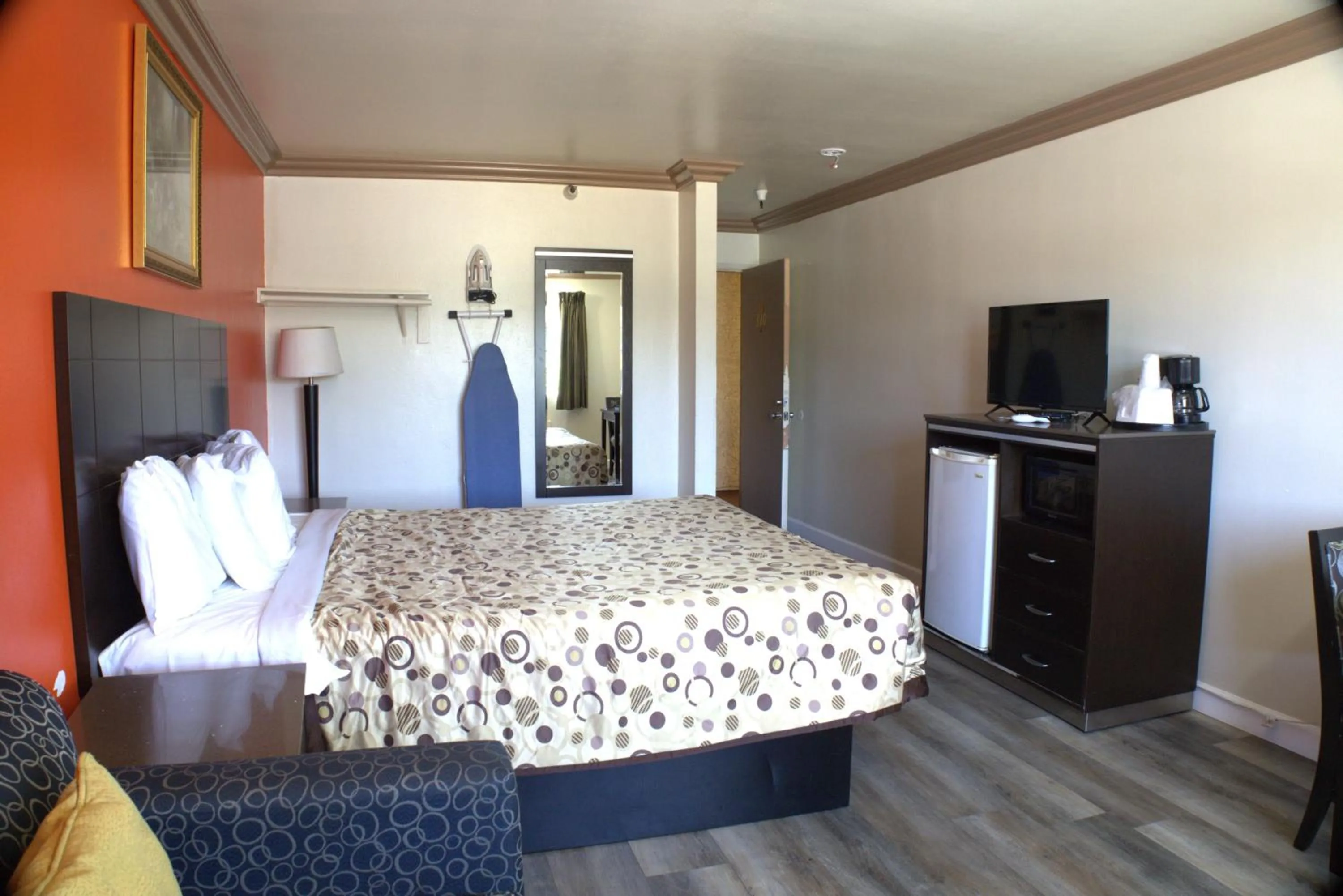 TV and multimedia, Bed in Lambert Inn