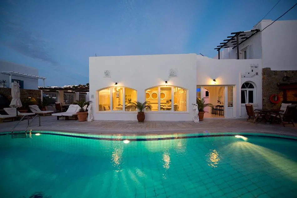 Swimming pool in Zannis Hotel