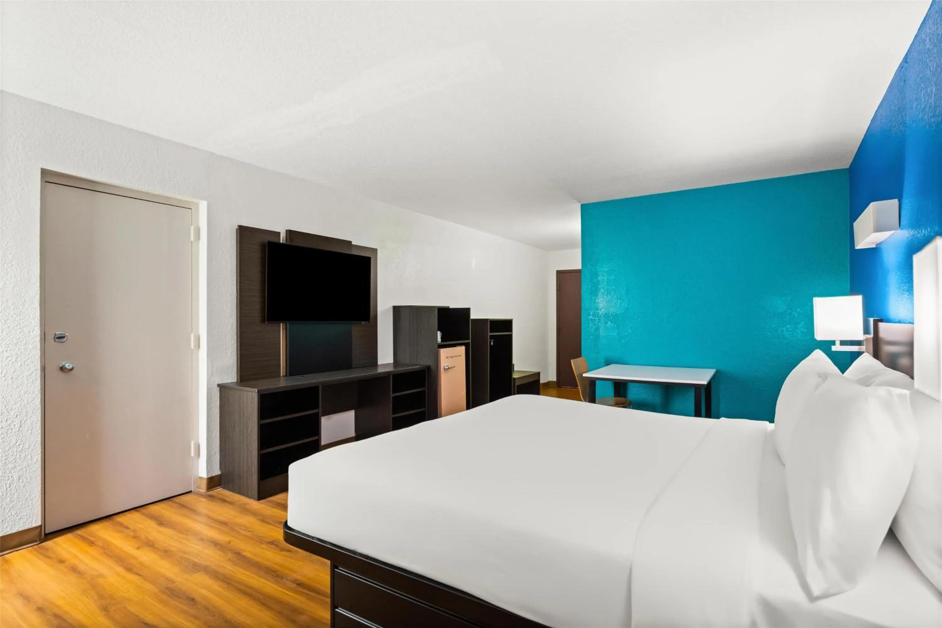 Bedroom, Bed in Signature Inn Miami