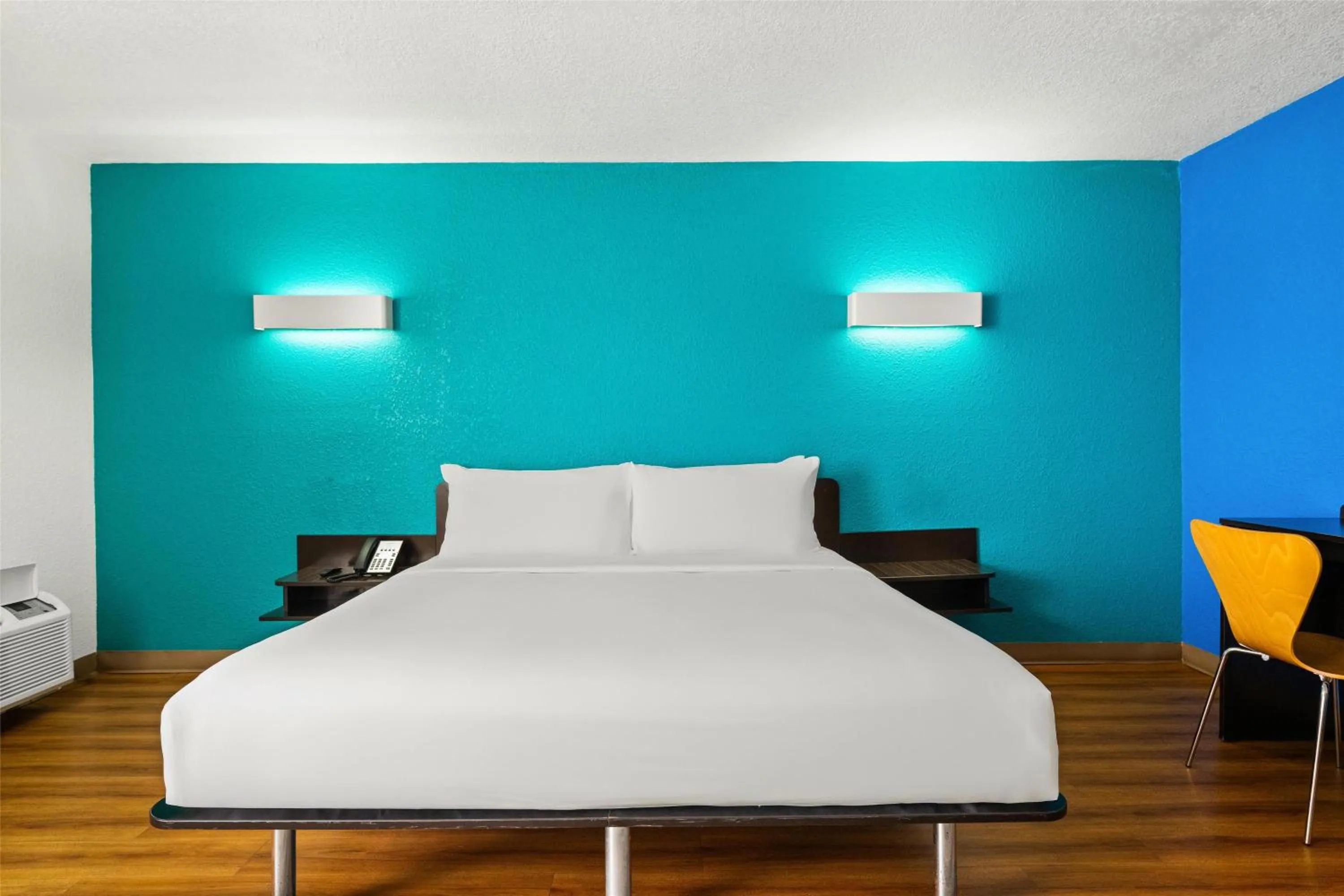 Bedroom, Bed in Signature Inn Miami