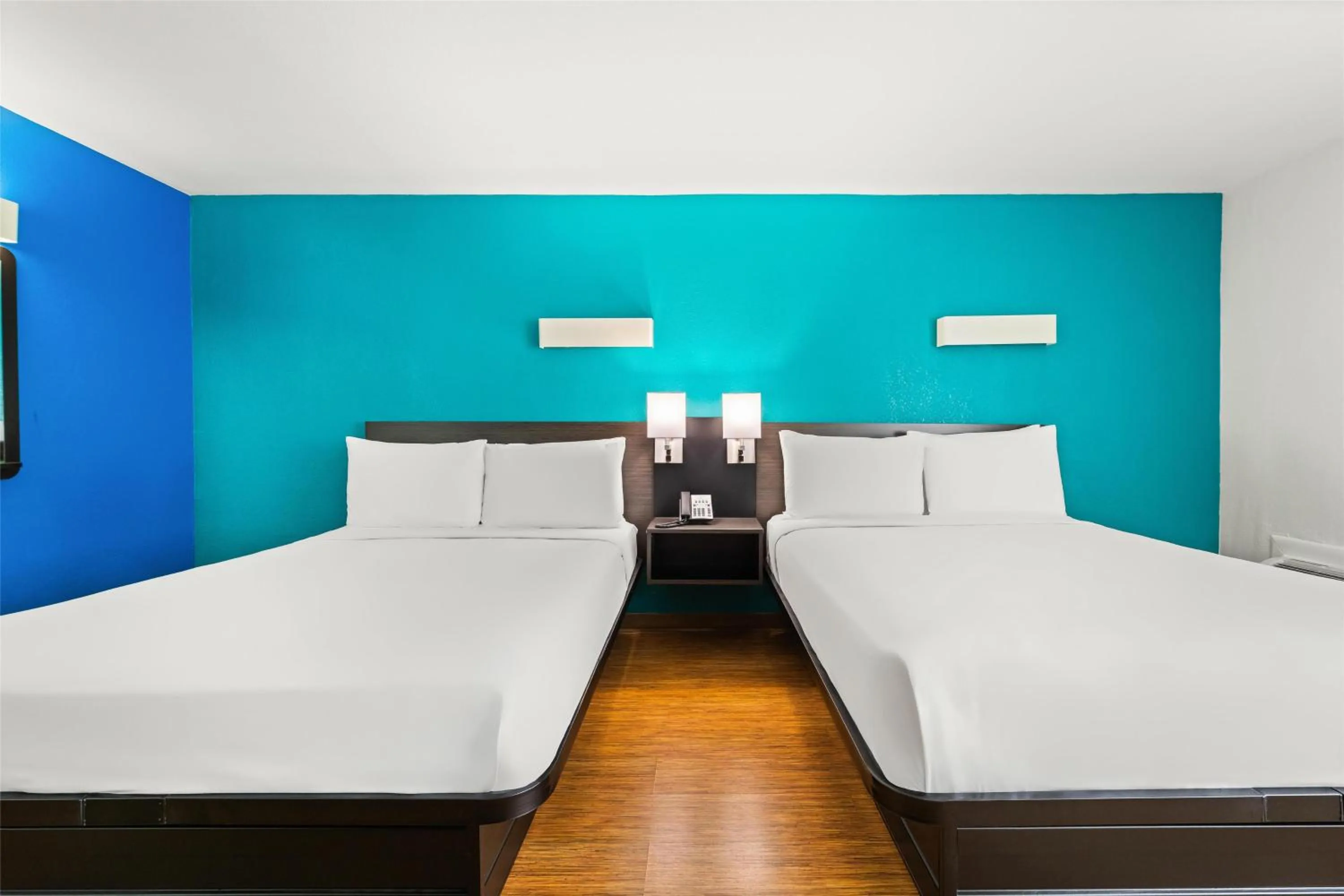 Bedroom, Bed in Signature Inn Miami