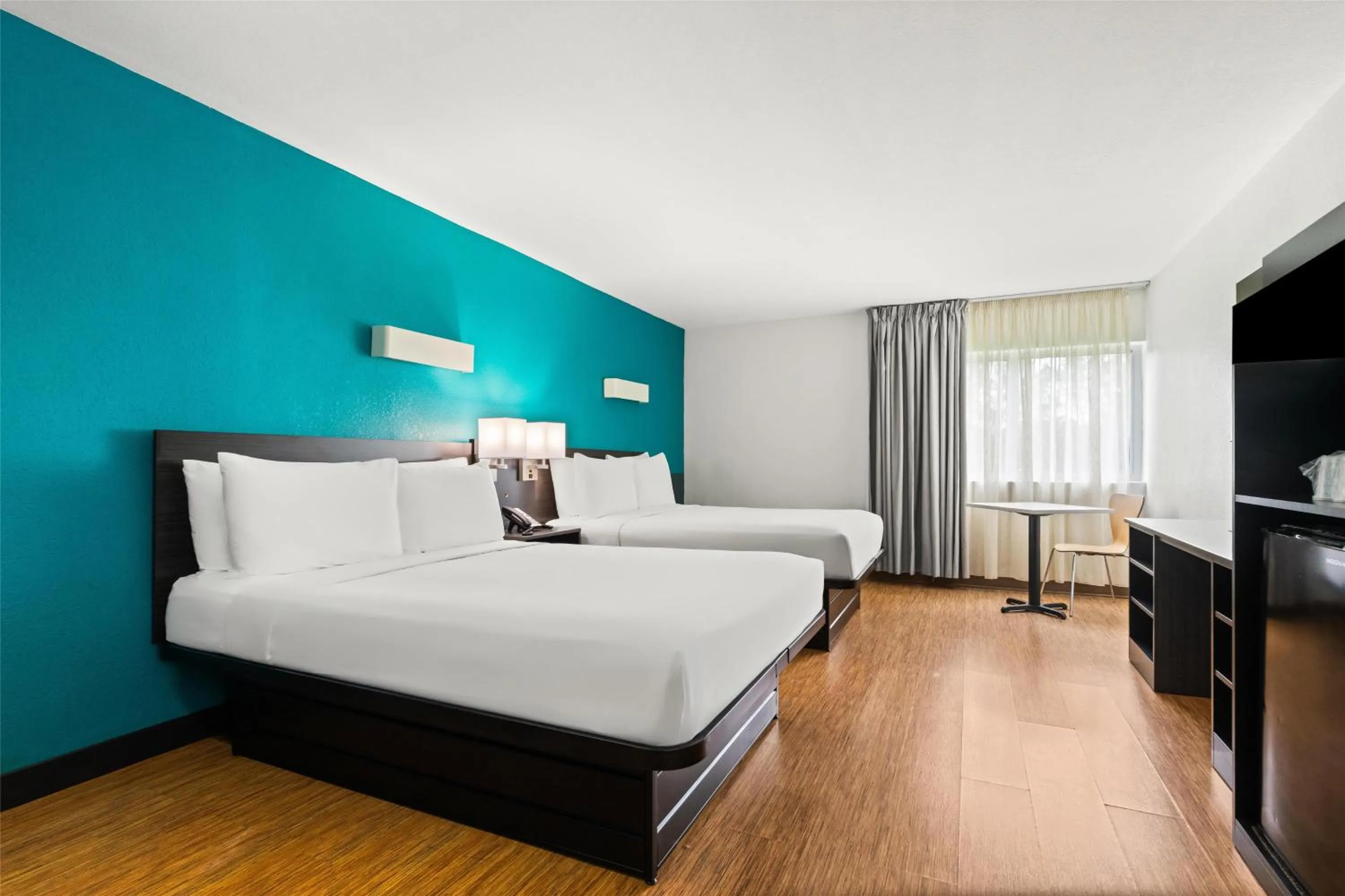 Bedroom, Bed in Signature Inn Miami