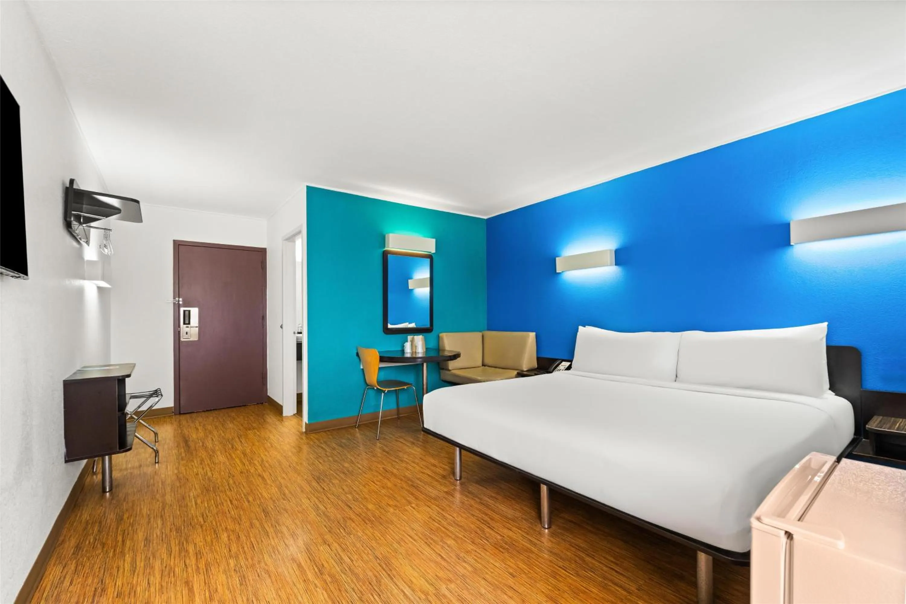 Bedroom, Bed in Signature Inn Miami