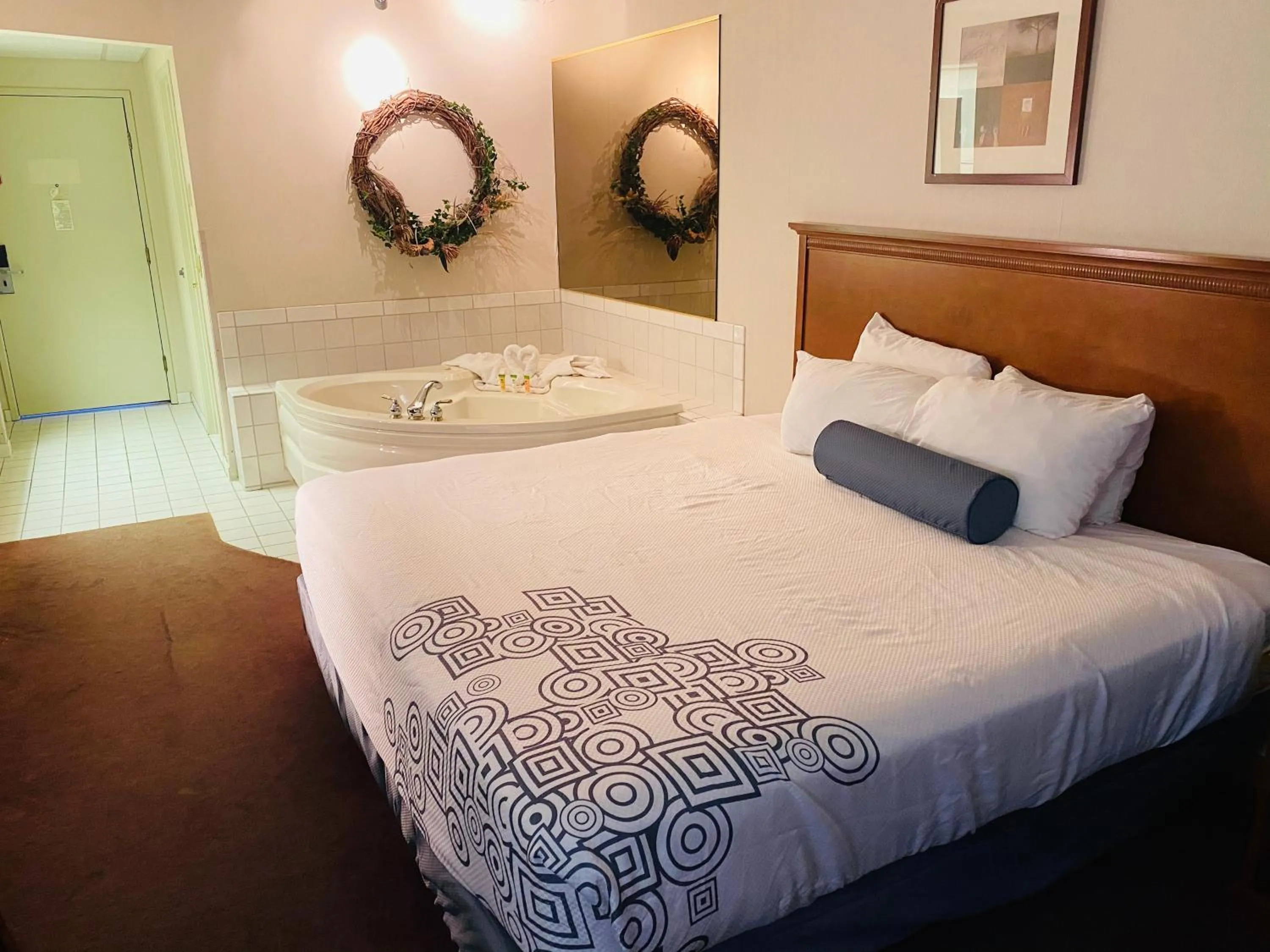 Bed in Fleetwood Inn Suites