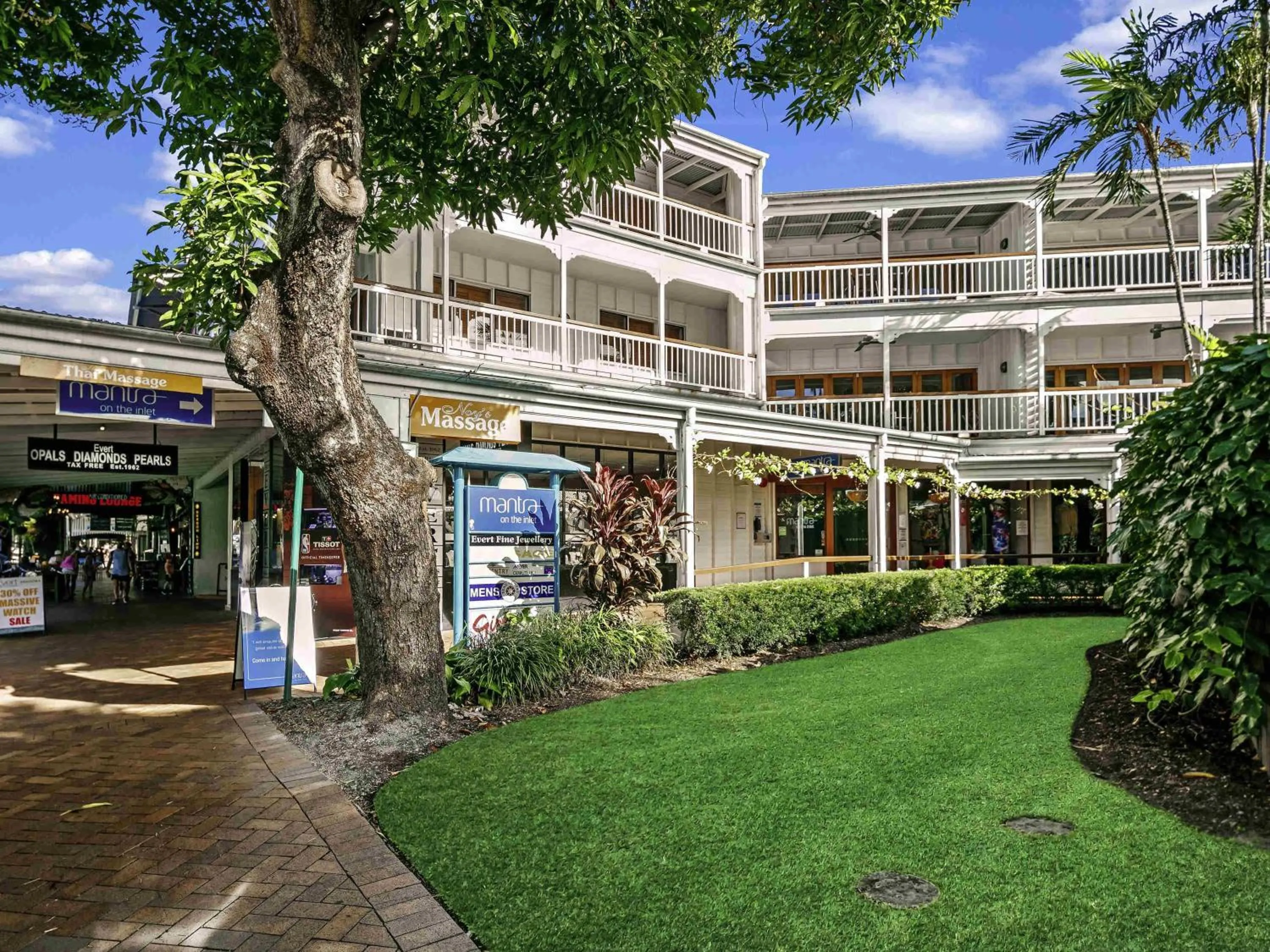 Property building in Mantra on the Inlet