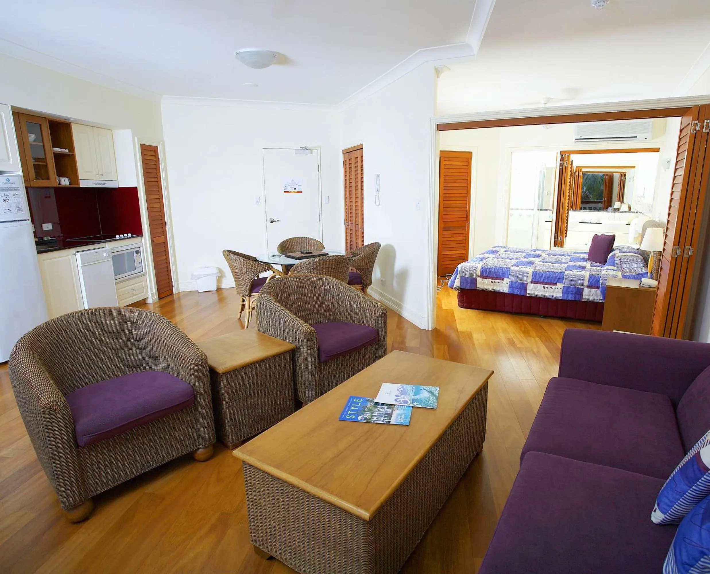 Photo of the whole room in Mantra on the Inlet