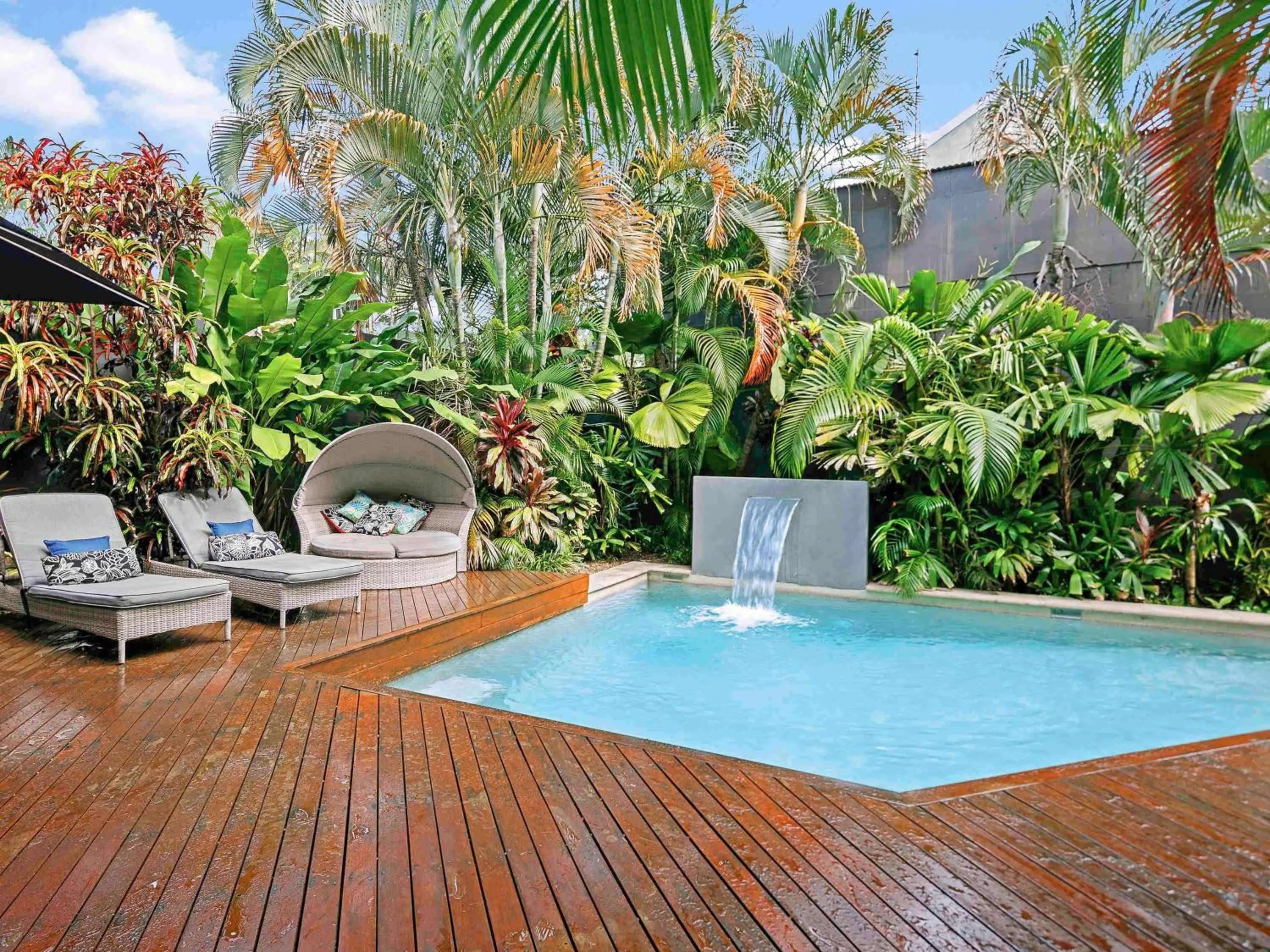 Property building in Mantra on the Inlet