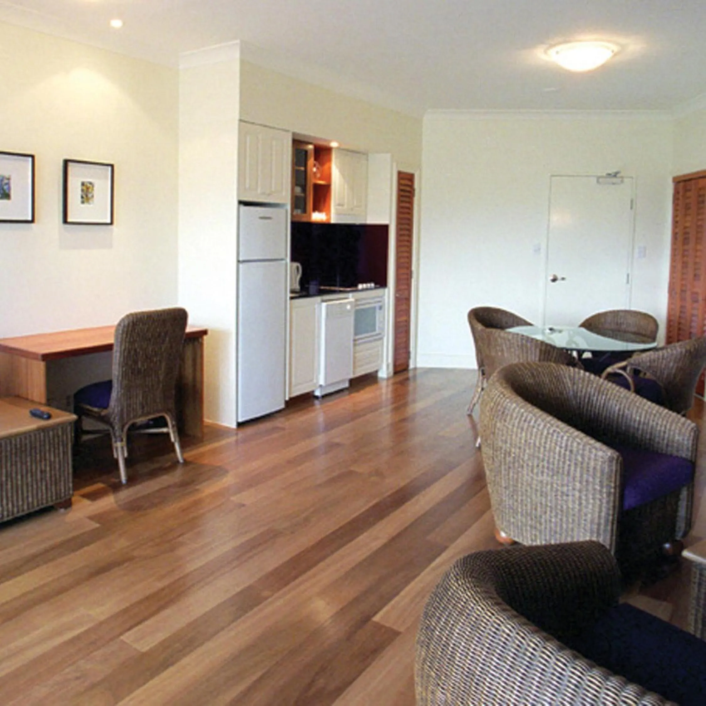 Kitchen or kitchenette in Mantra on the Inlet