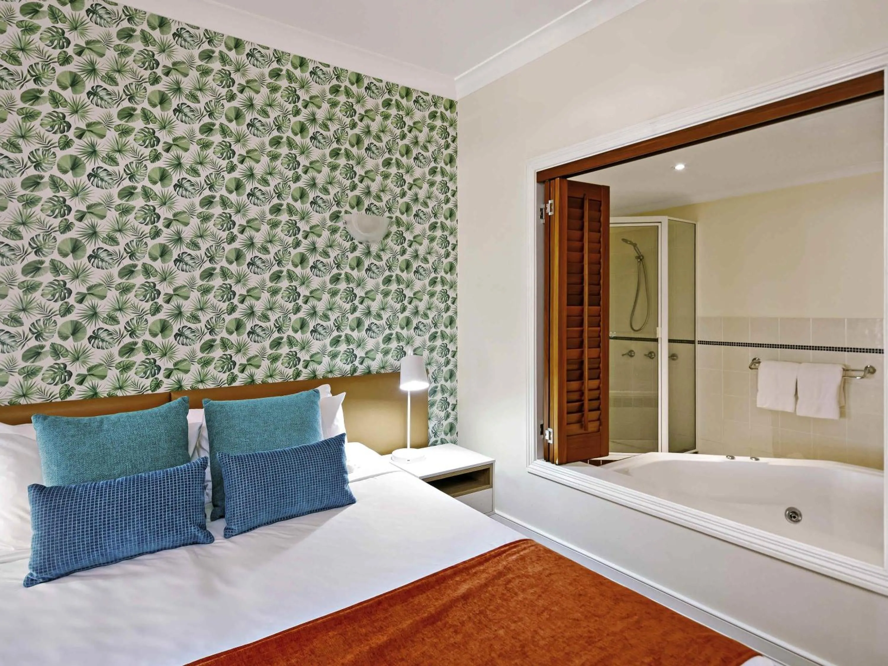 Bedroom, Bed in Mantra on the Inlet