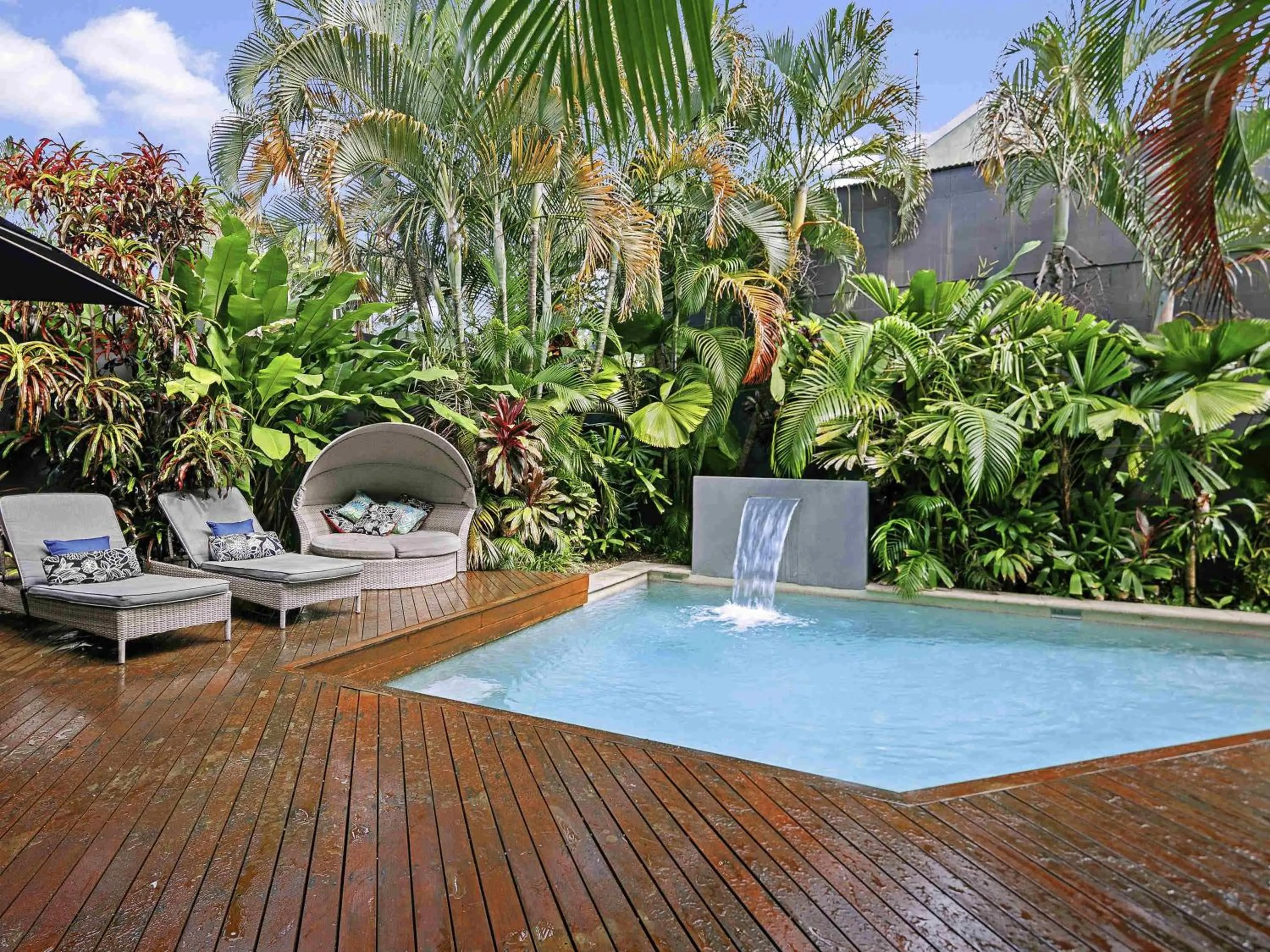 Pool view in Mantra on the Inlet