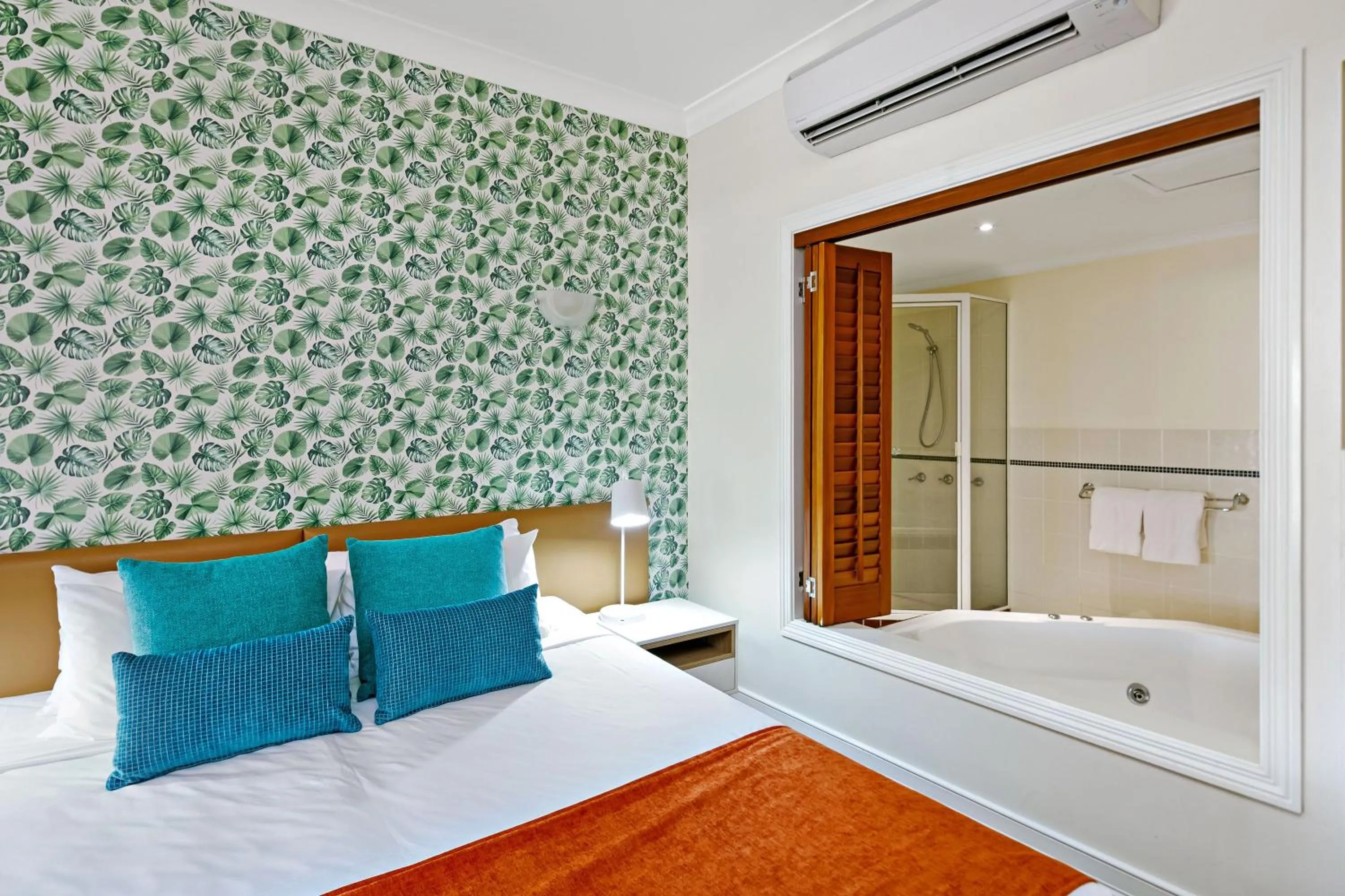 Bathroom, Bed in Mantra on the Inlet