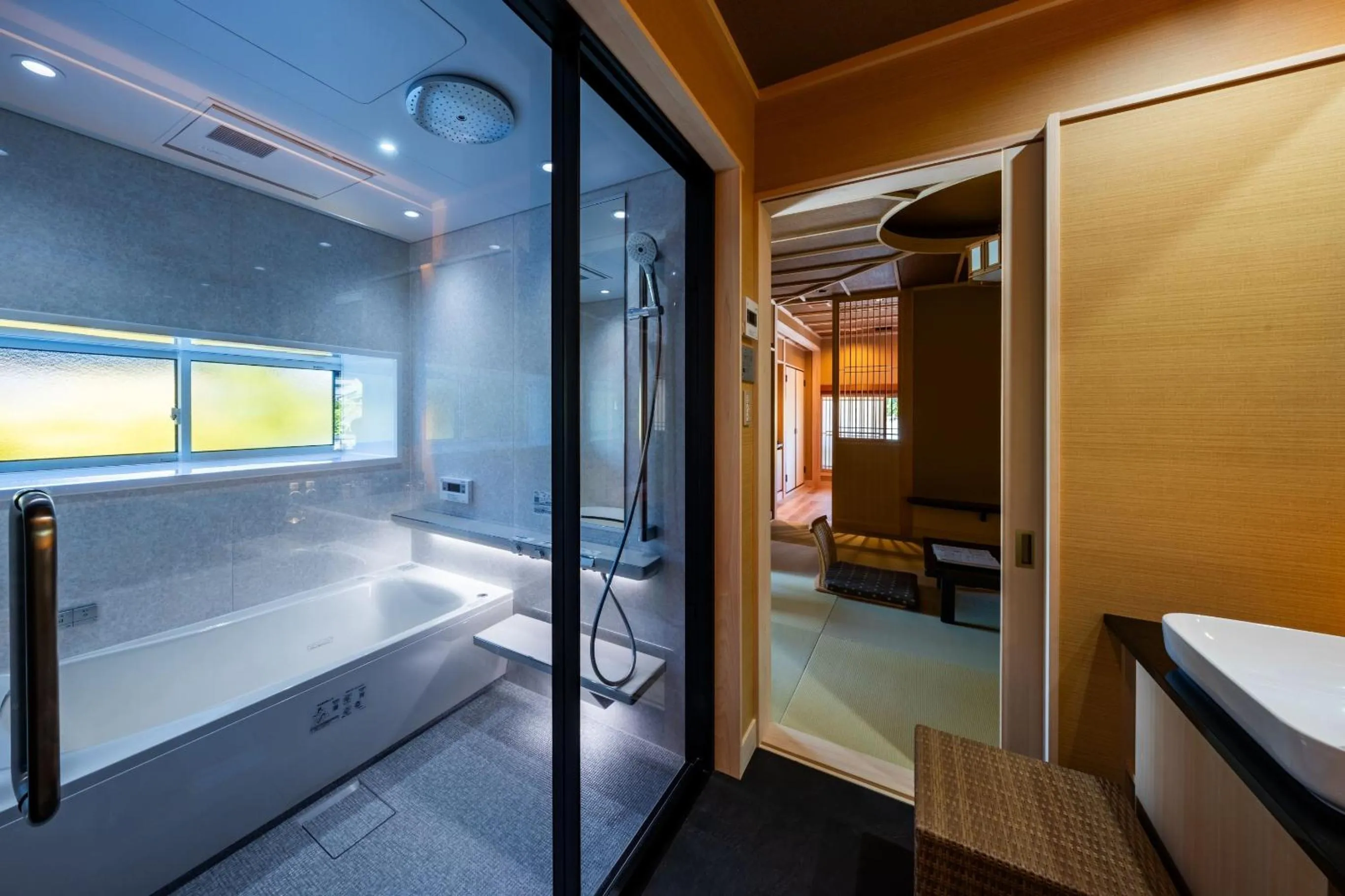 Bathroom, Bed in Koyasan Shukubo Ekoin