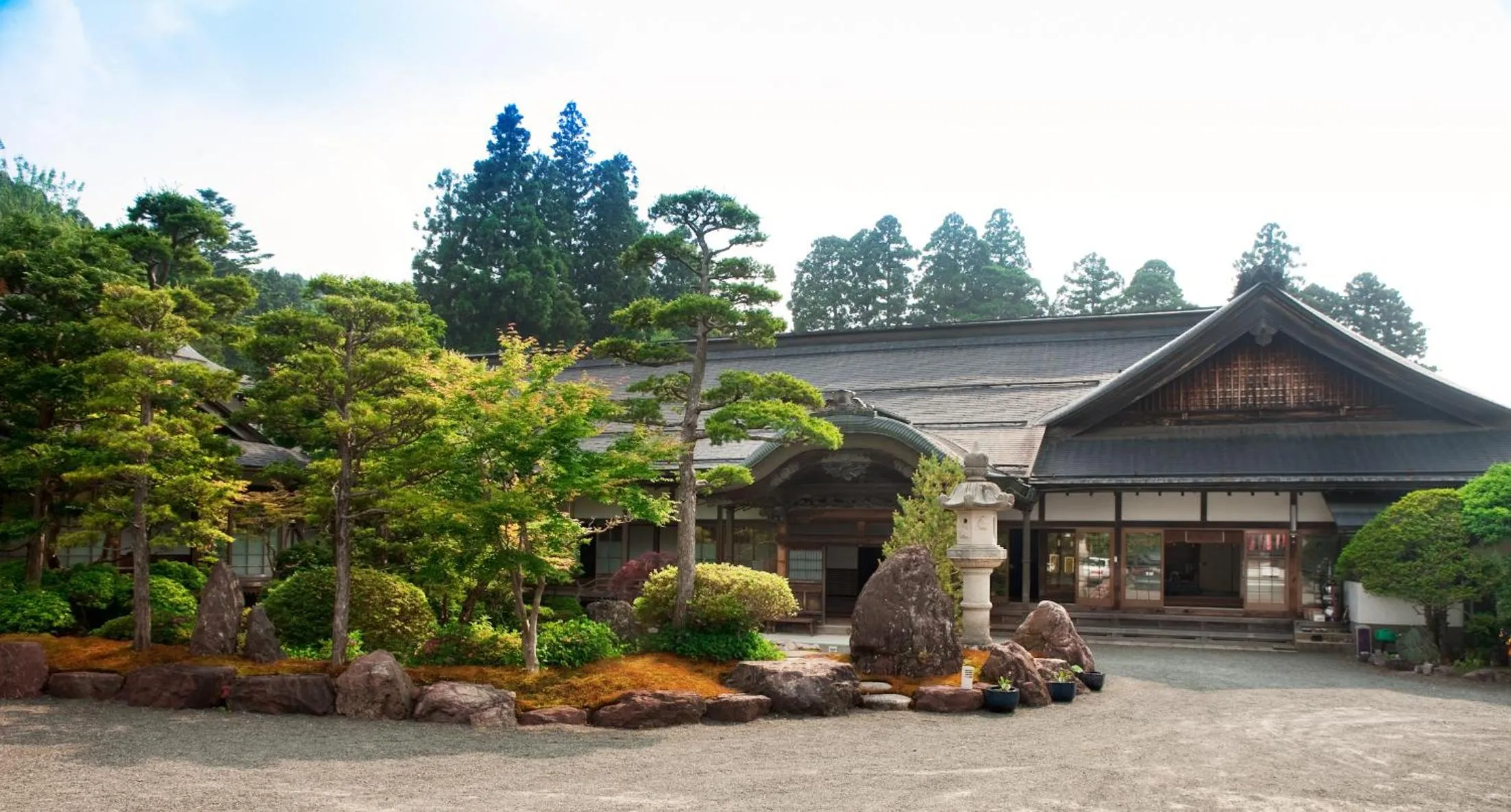 Facade/entrance in Koyasan Shukubo Ekoin