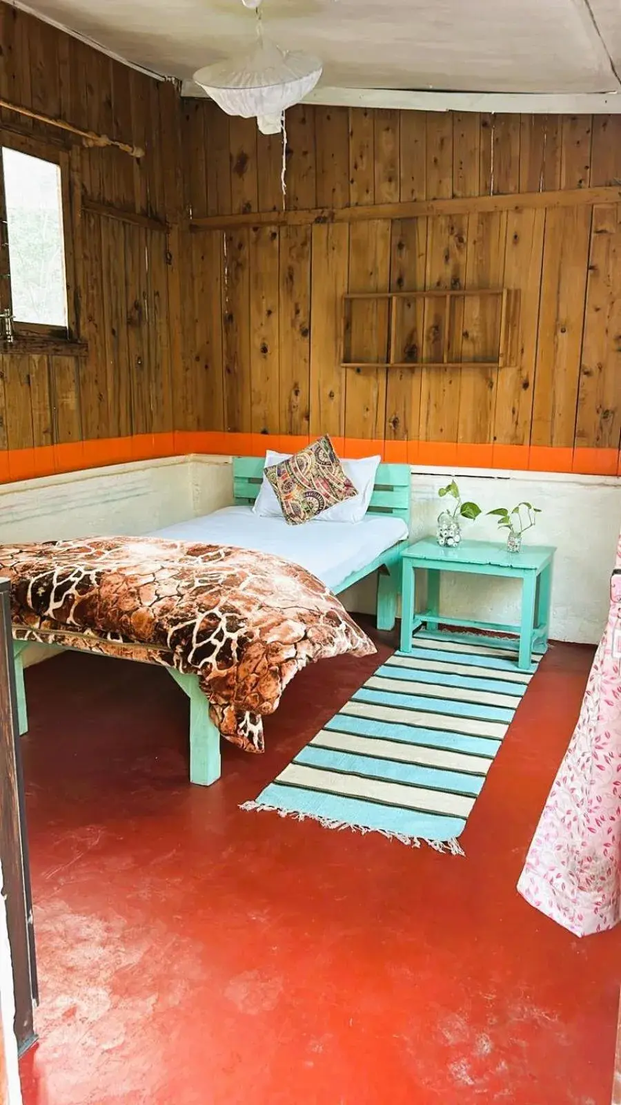 Single Room with Mountain View in Rishikesh Valley Single Room with Mountain View in Rishikesh Valley