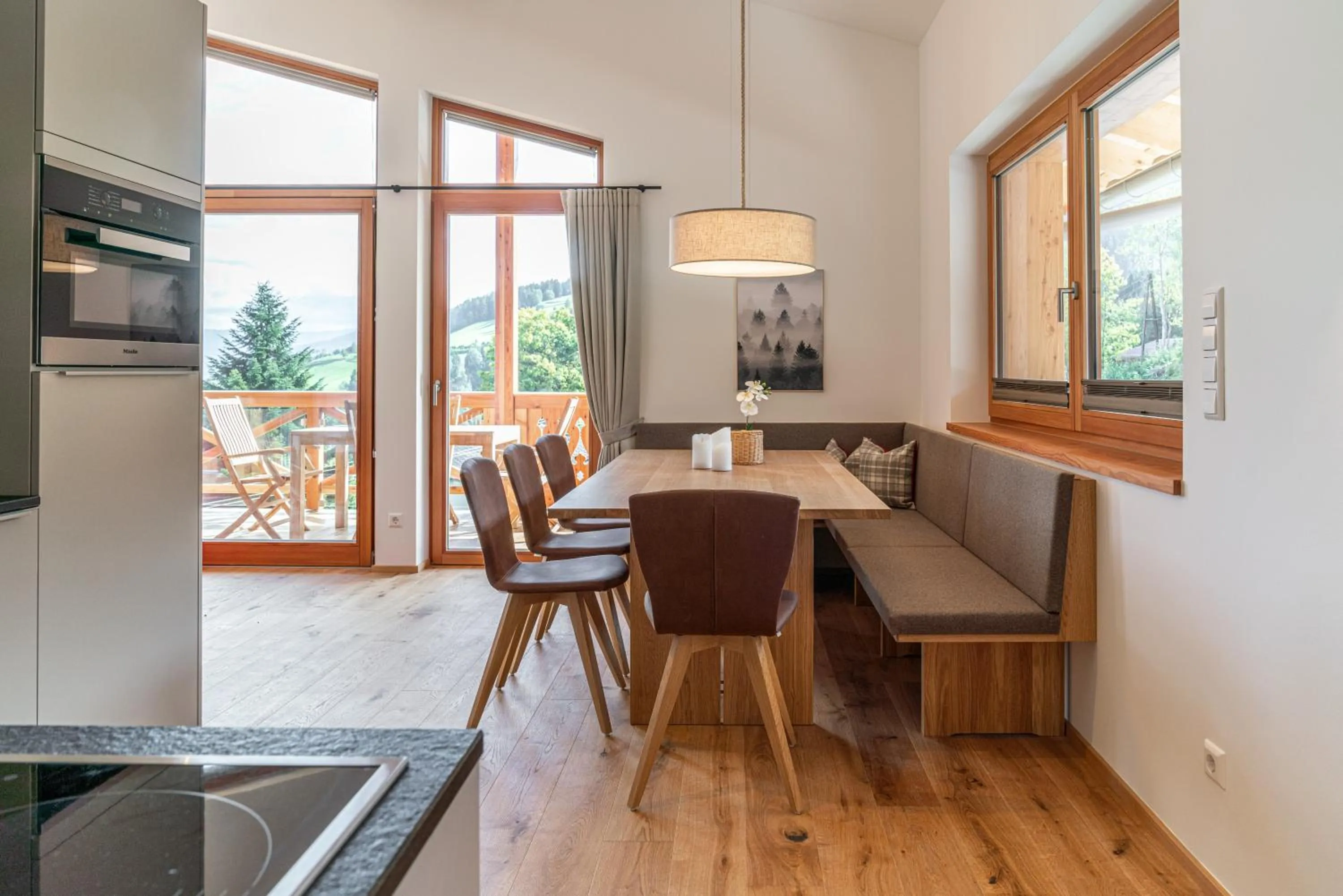 Dining area in Skylodge Alpine Homes