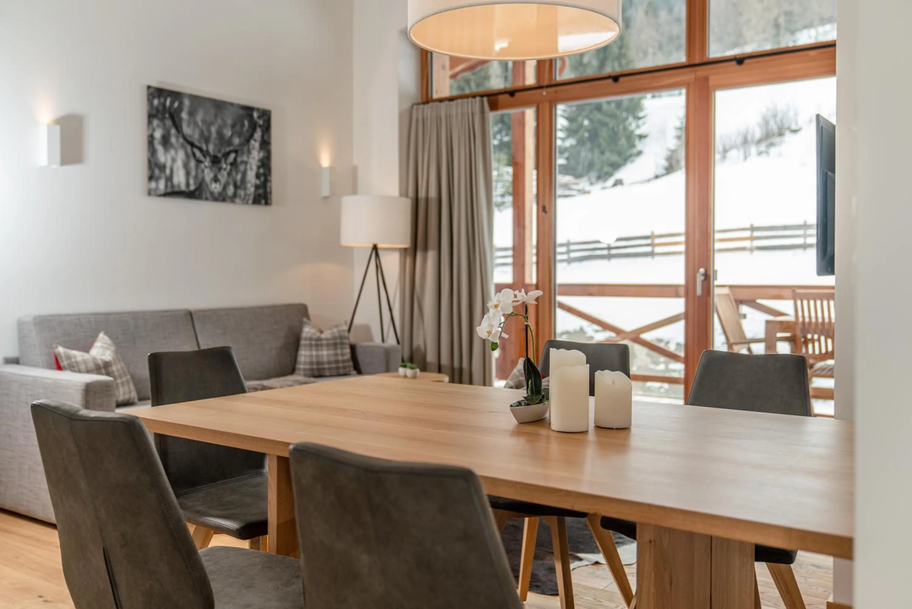 Dining area in Skylodge Alpine Homes