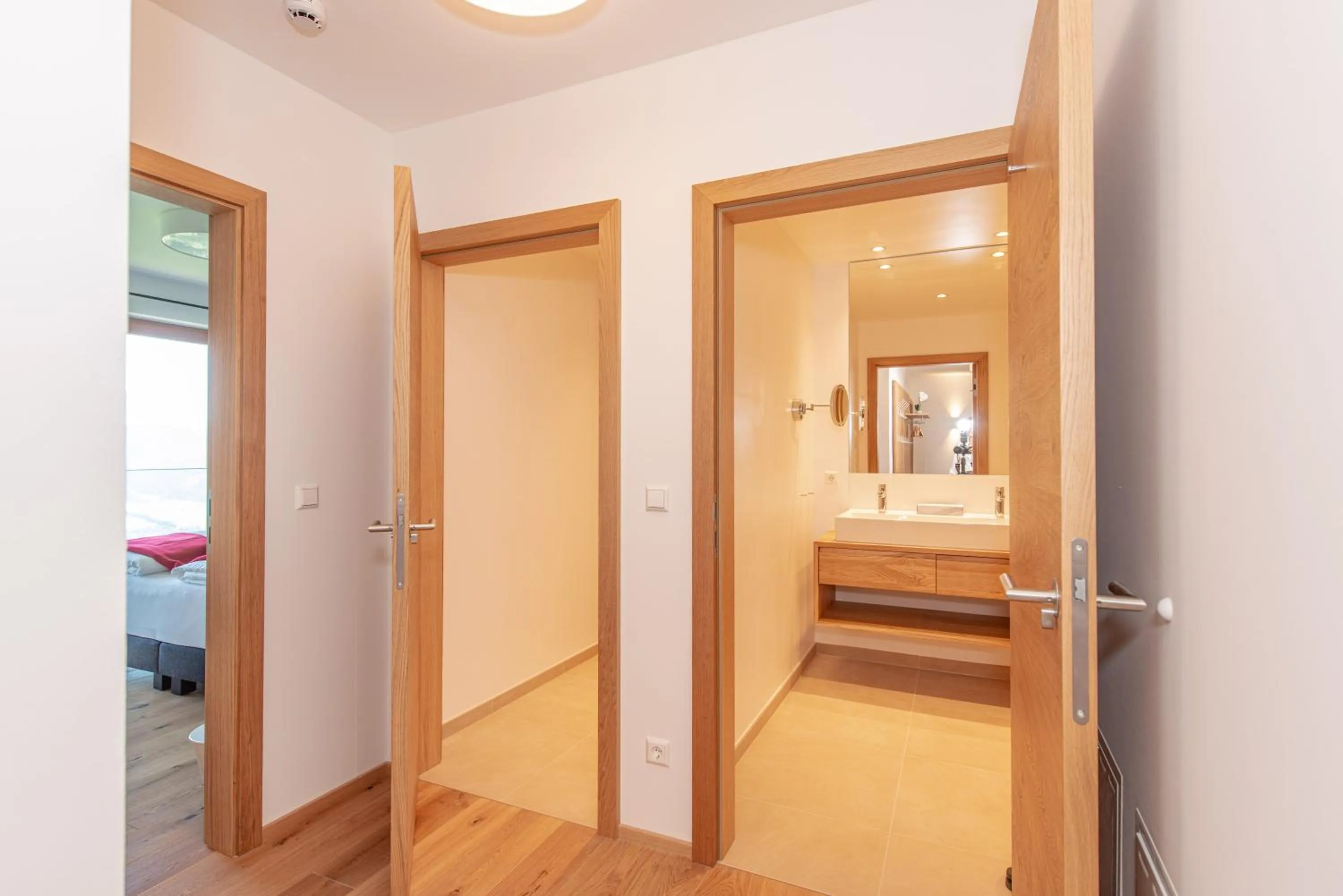 Bathroom, Bed in Skylodge Alpine Homes