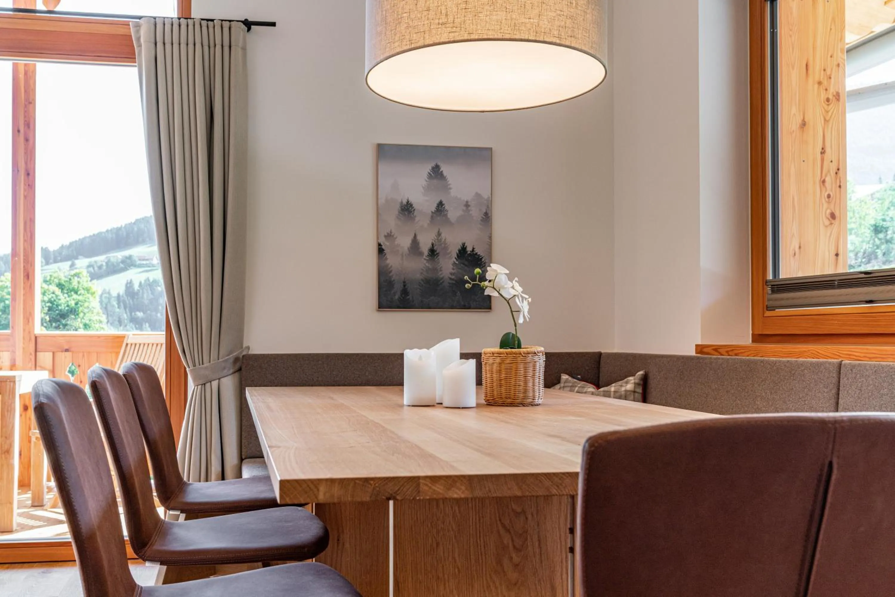 Dining area in Skylodge Alpine Homes