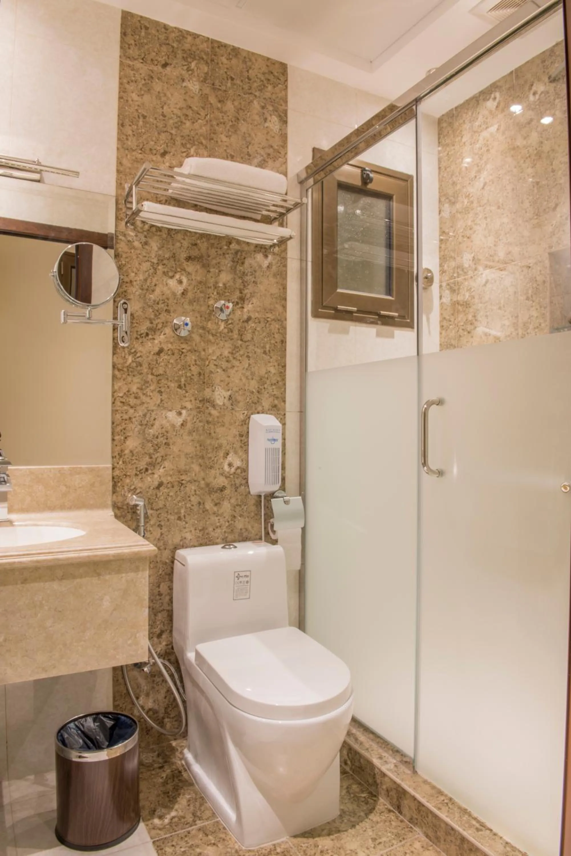 Bathroom in نورمينا الشرق للشقق المخدومة