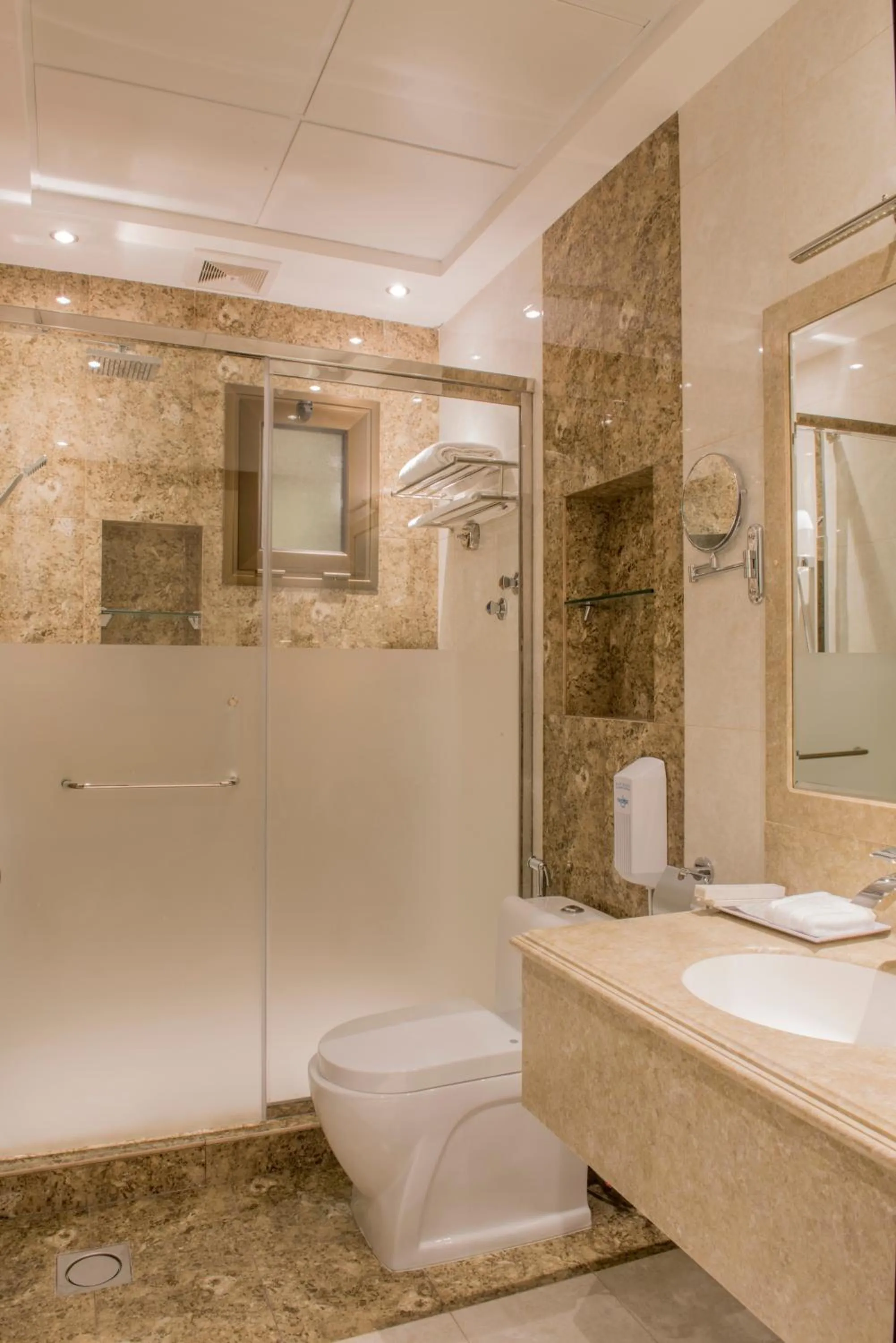 Bathroom in نورمينا الشرق للشقق المخدومة