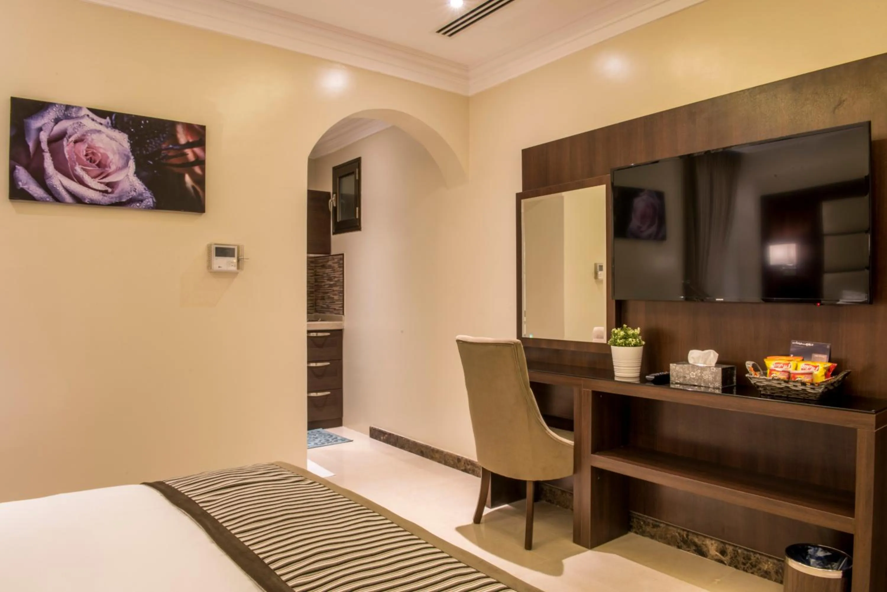 Photo of the whole room, Bed in نورمينا الشرق للشقق المخدومة