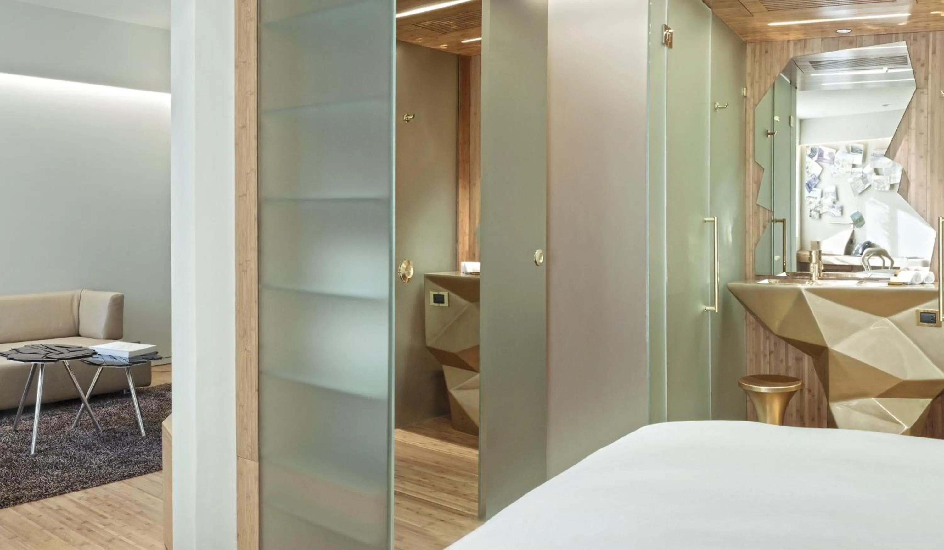 Bedroom, Bed in New Hotel