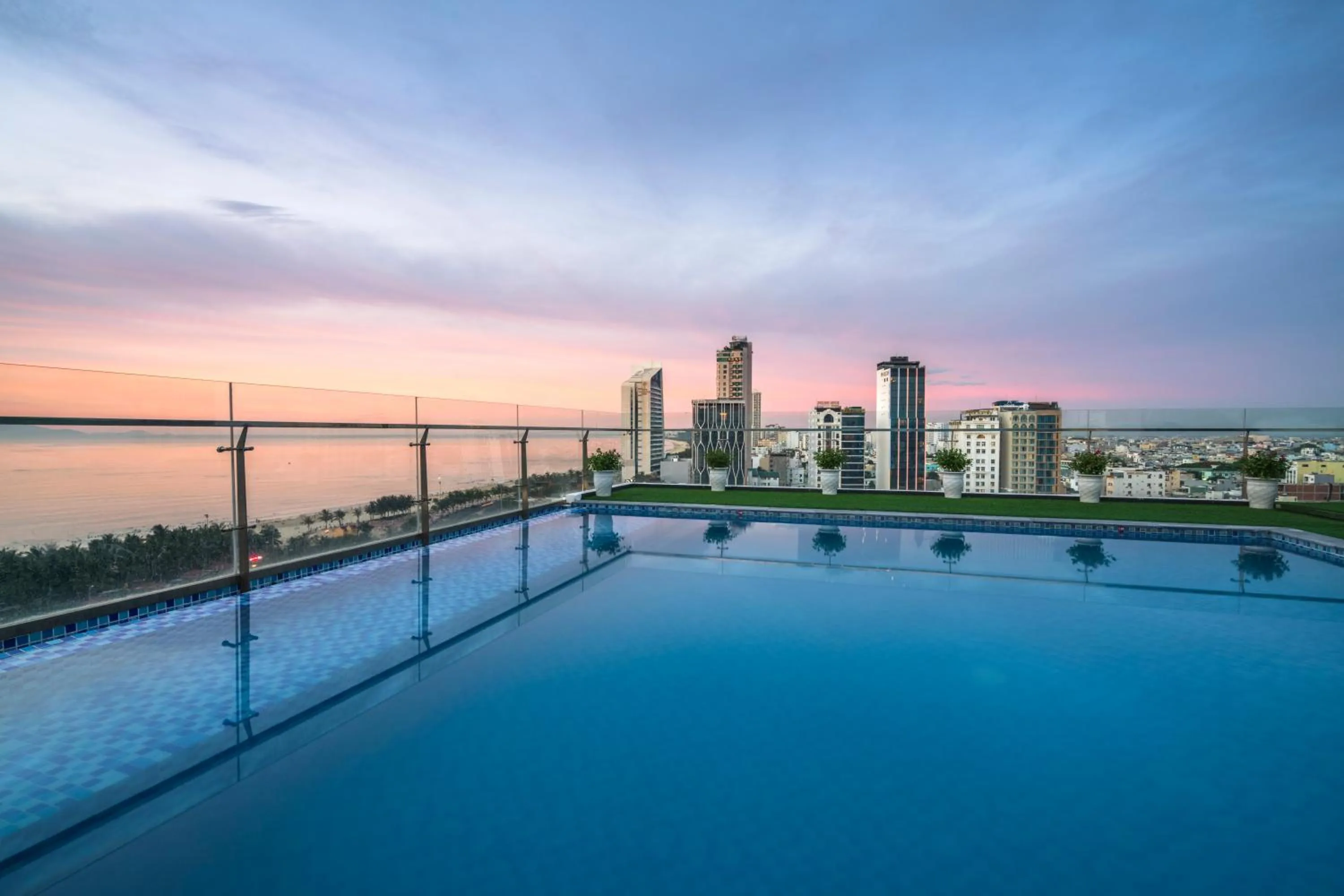 Swimming pool in Greenery Hotel