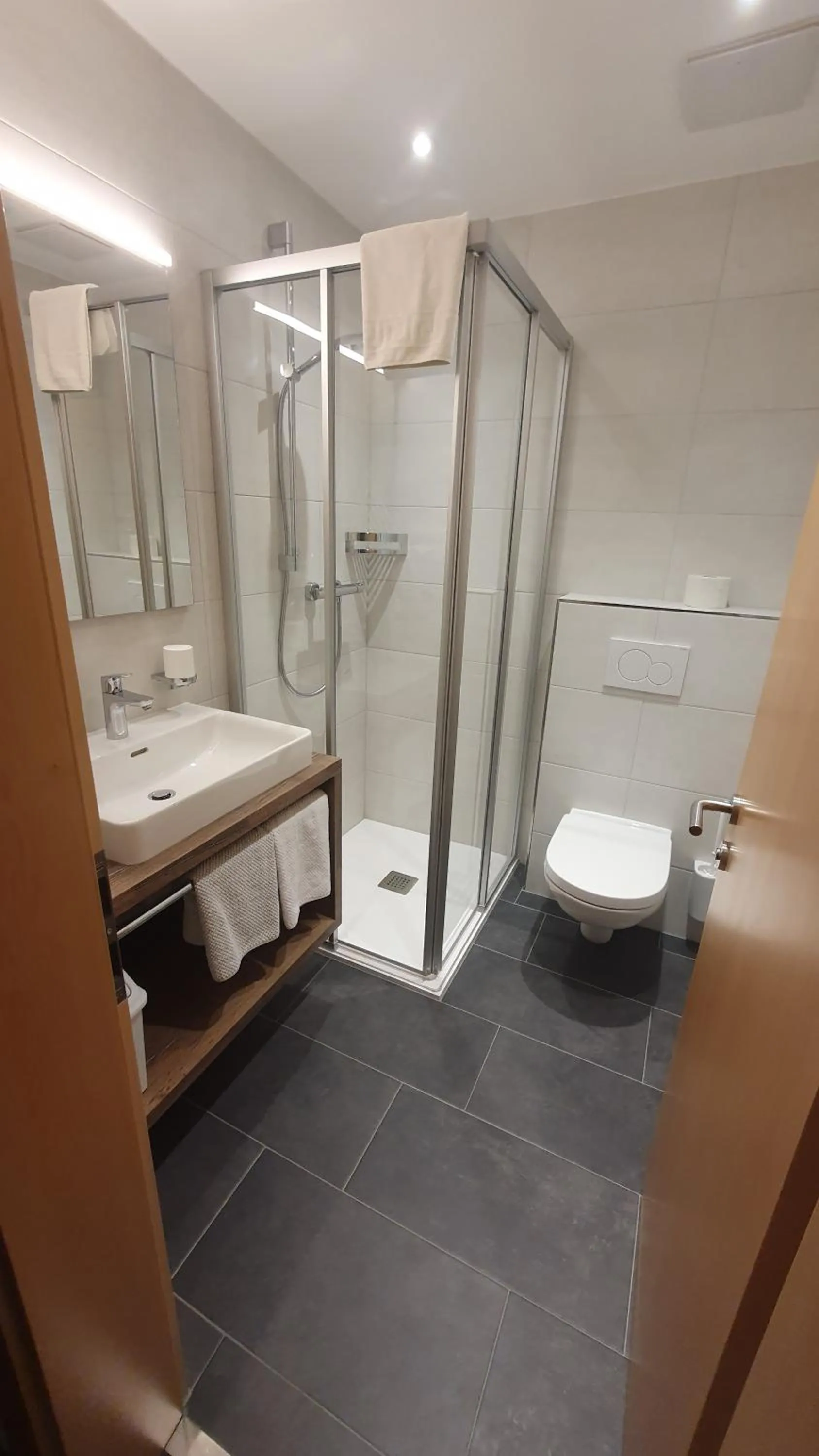 Shower in Hotel Garni Dorfblick