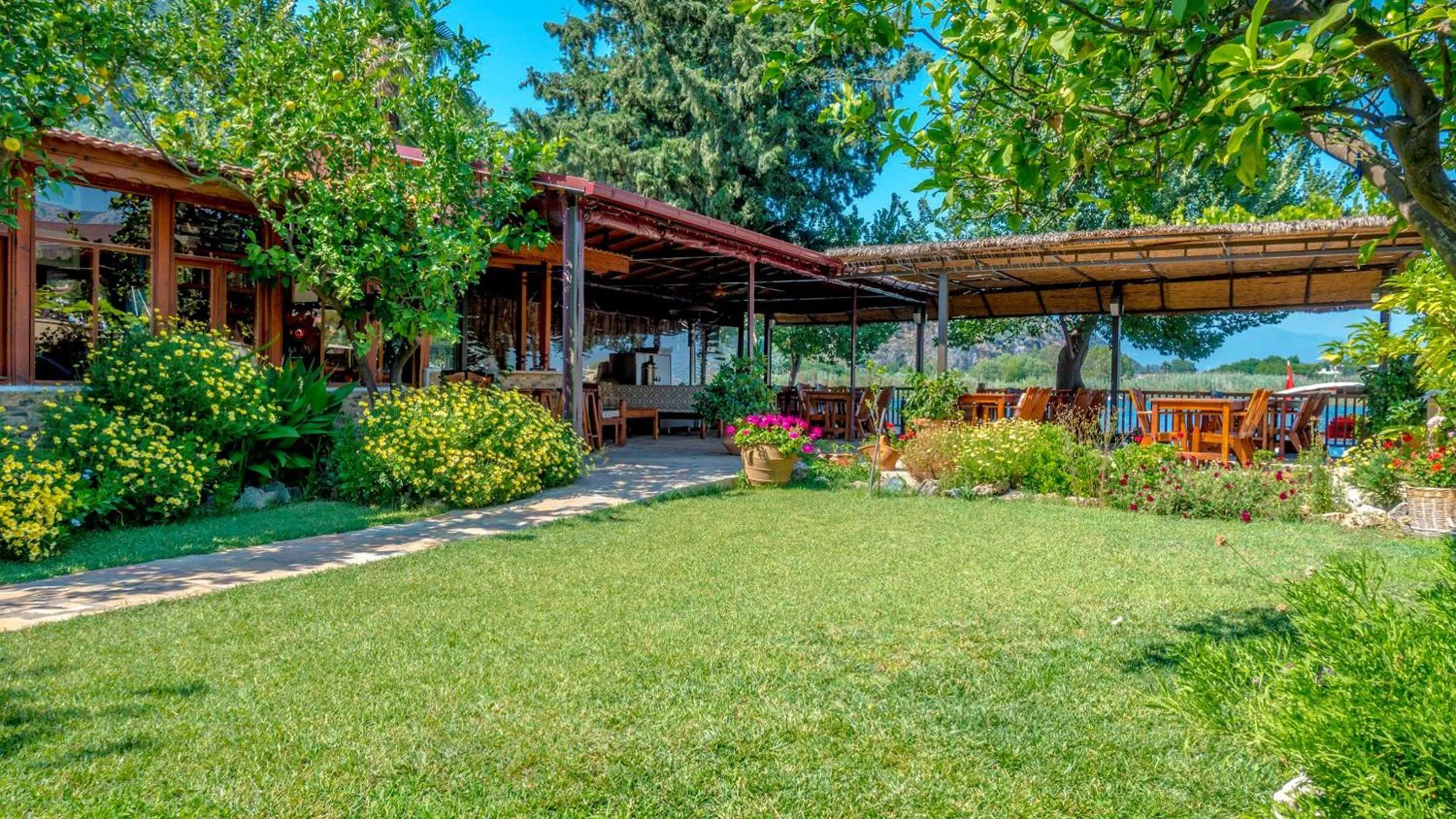 Garden in Dalyan Pension