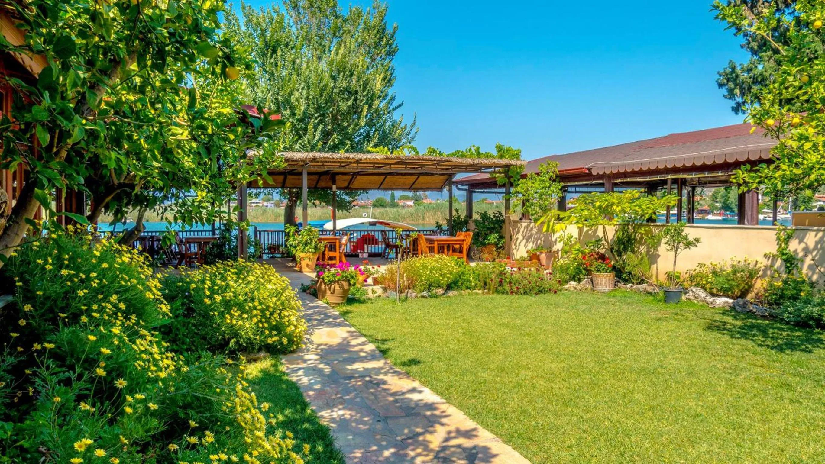 Garden in Dalyan Pension