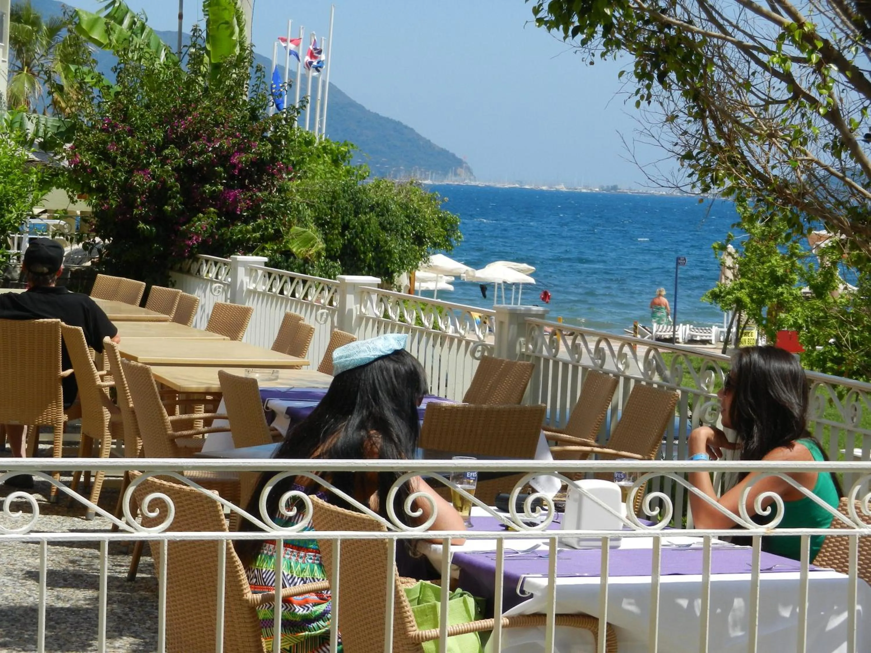 Restaurant/places to eat in Hawaii Hotel