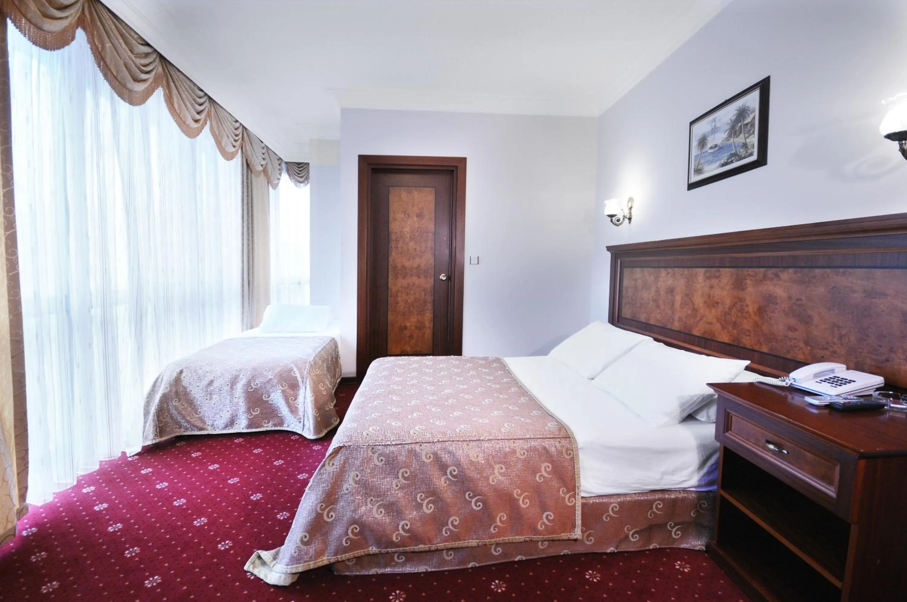 Photo of the whole room, Bed in Grand Eyuboglu Hotel