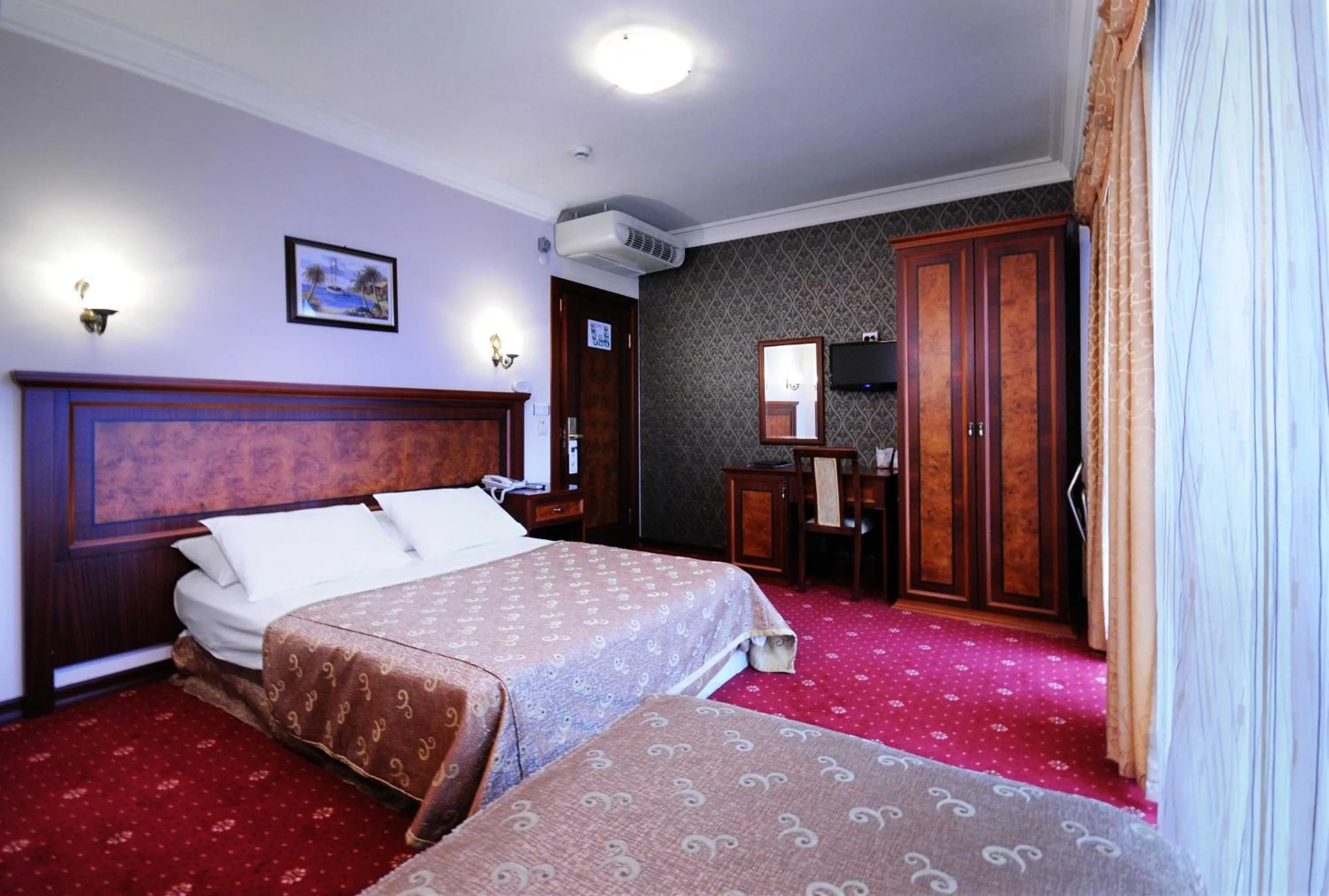 Photo of the whole room, Bed in Grand Eyuboglu Hotel