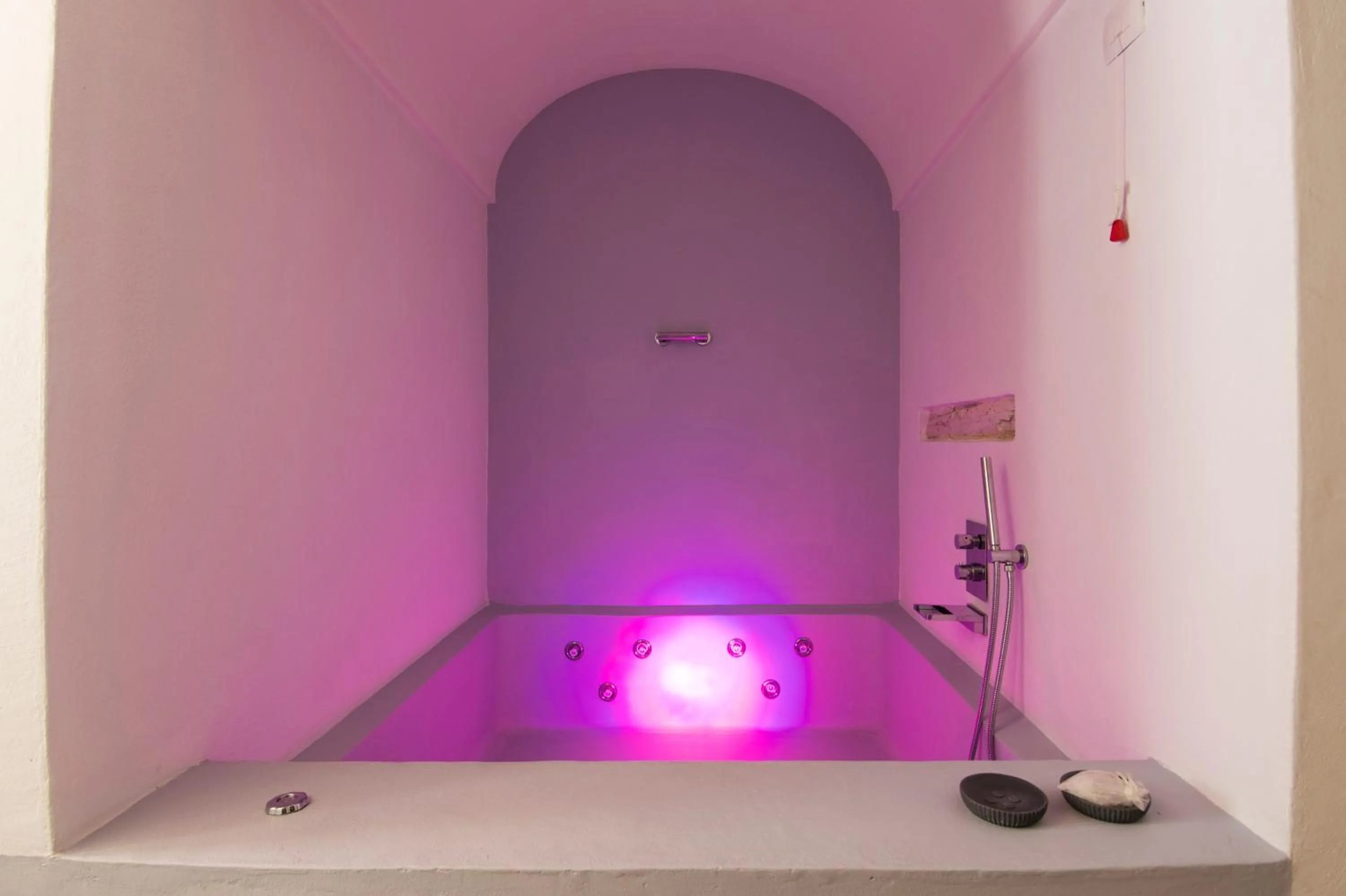 Hot Tub in Masseria San Giovanni - Epoca Collection