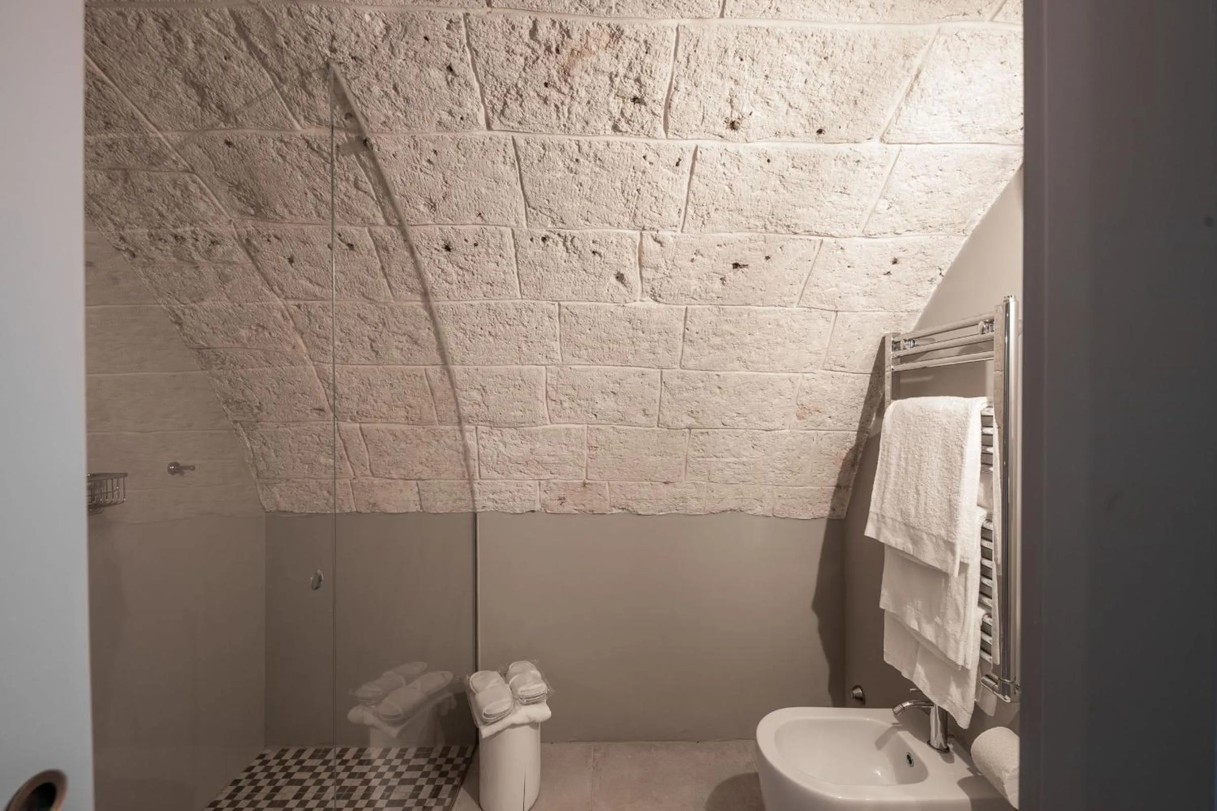Bathroom in Masseria San Giovanni - Epoca Collection