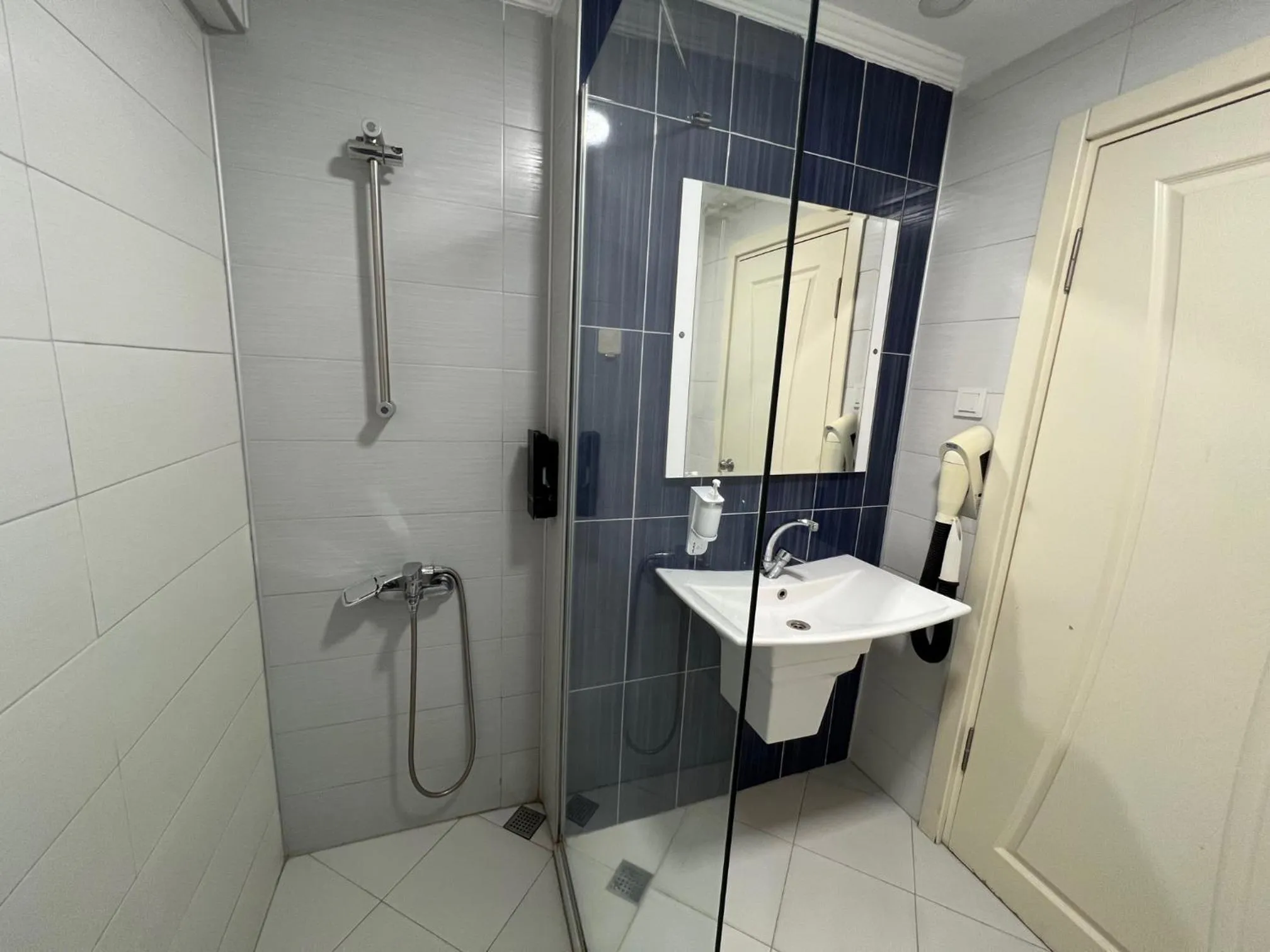 Shower in Ibrahim Bey Hotel