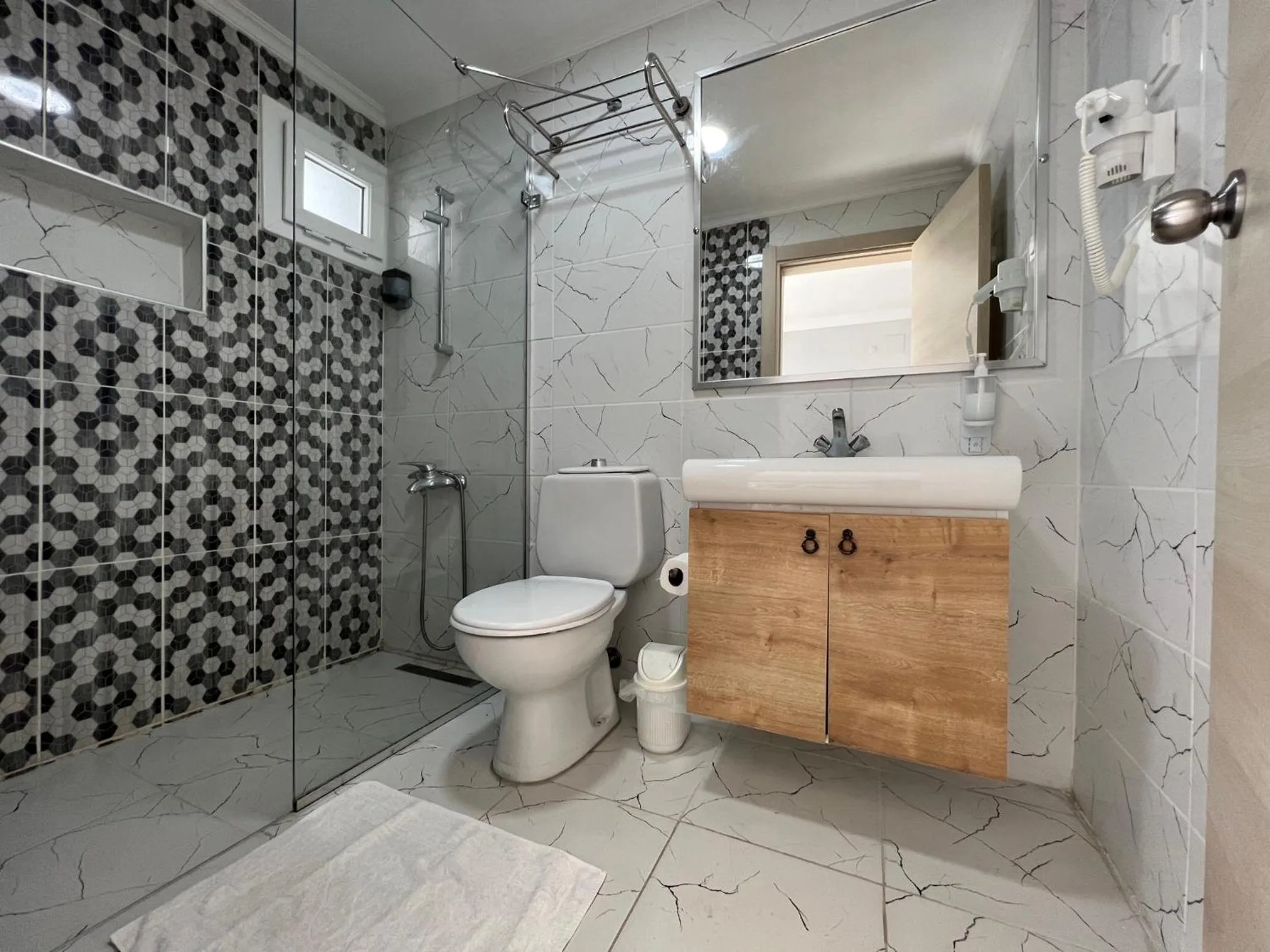 Shower in Ibrahim Bey Hotel