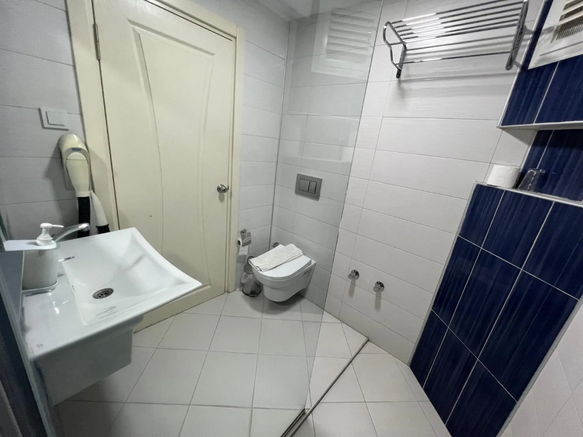 Shower in Ibrahim Bey Hotel