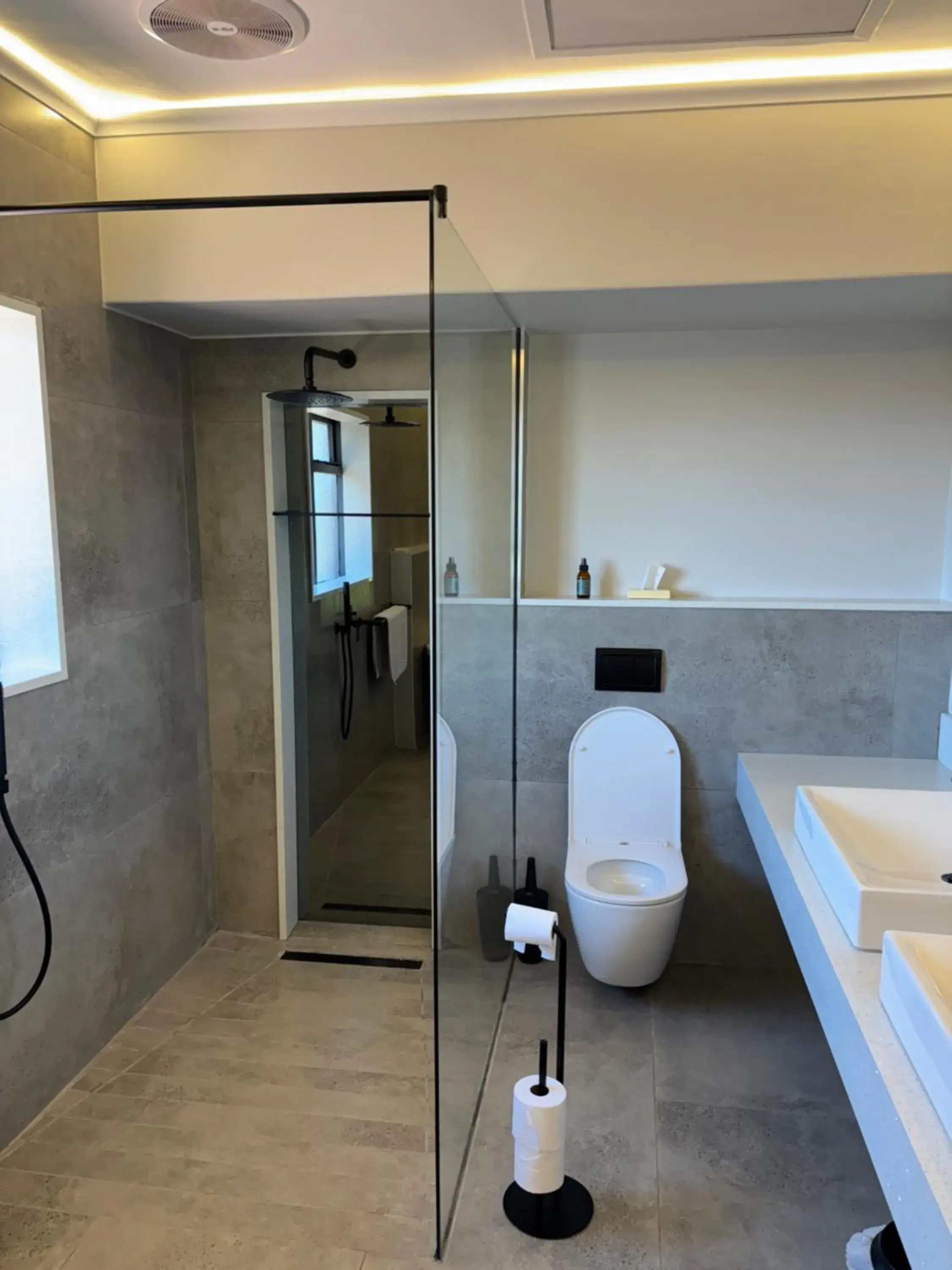 Standard Double Suite - single occupancy in Dolphin Dunes Guesthouse Standard Double Suite - single occupancy in Dolphin Dunes Guesthouse