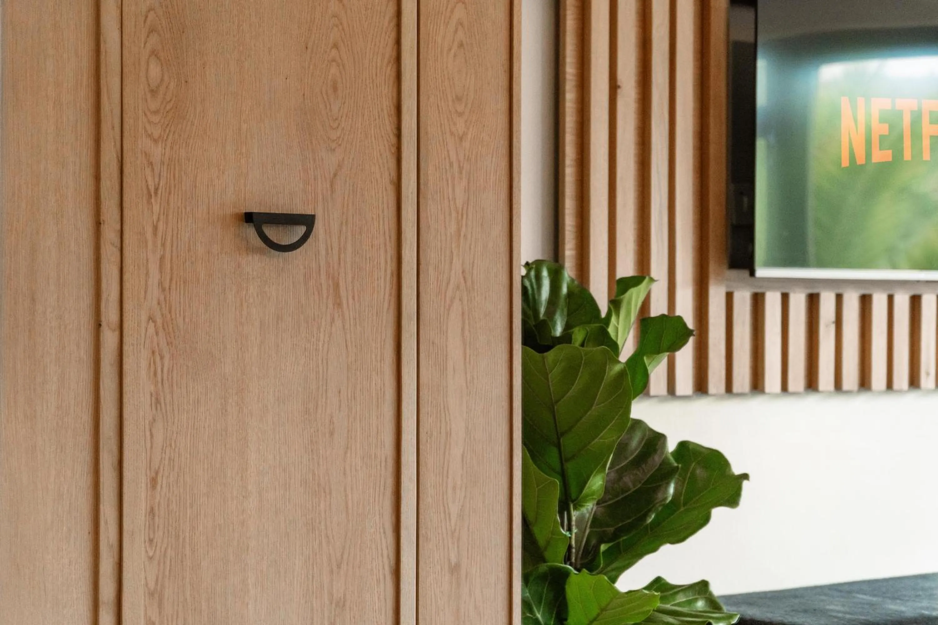 Text overlay in Dolphin Dunes Guesthouse