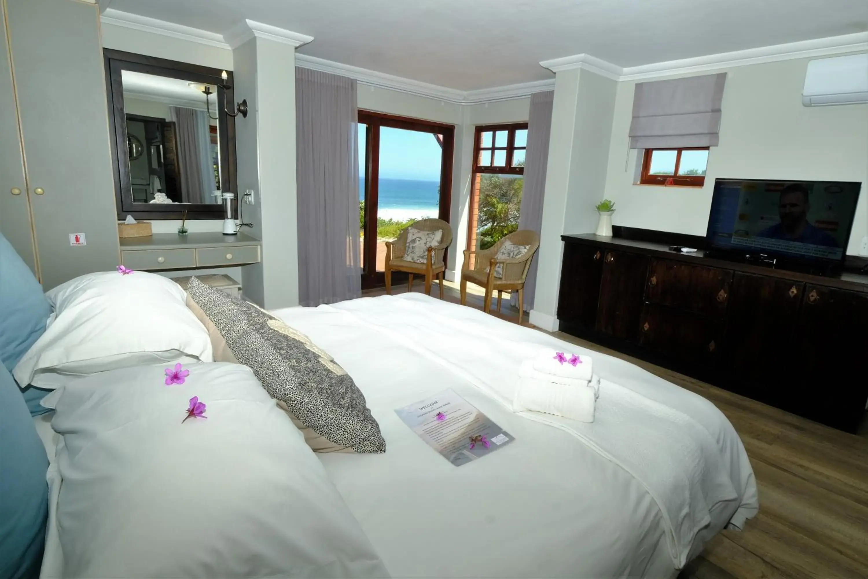 Suite with Sea View - single occupancy in Dolphin Dunes Guesthouse Suite with Sea View - single occupancy in Dolphin Dunes Guesthouse