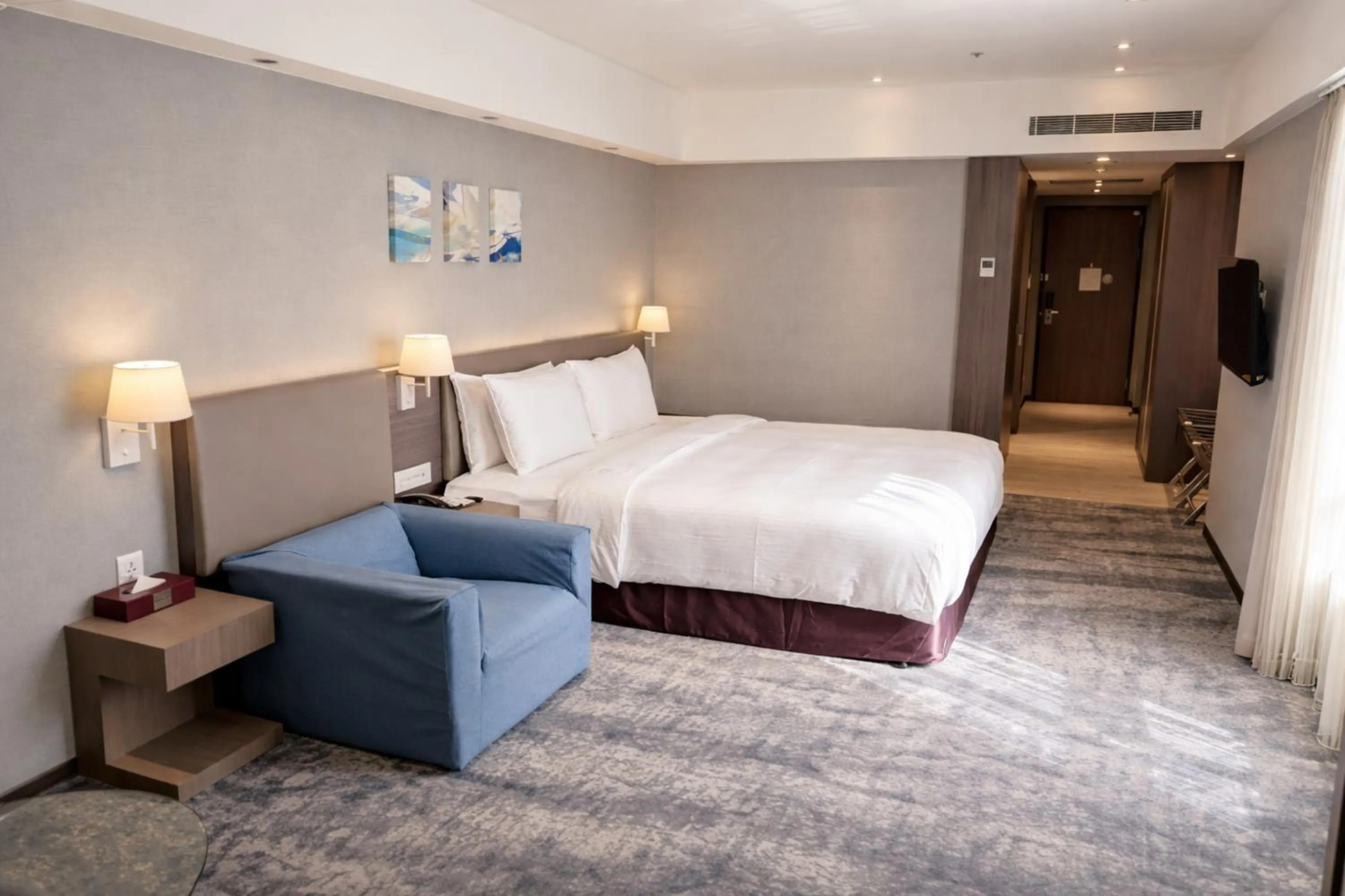 Photo of the whole room, Bed in ILLUME Taipei