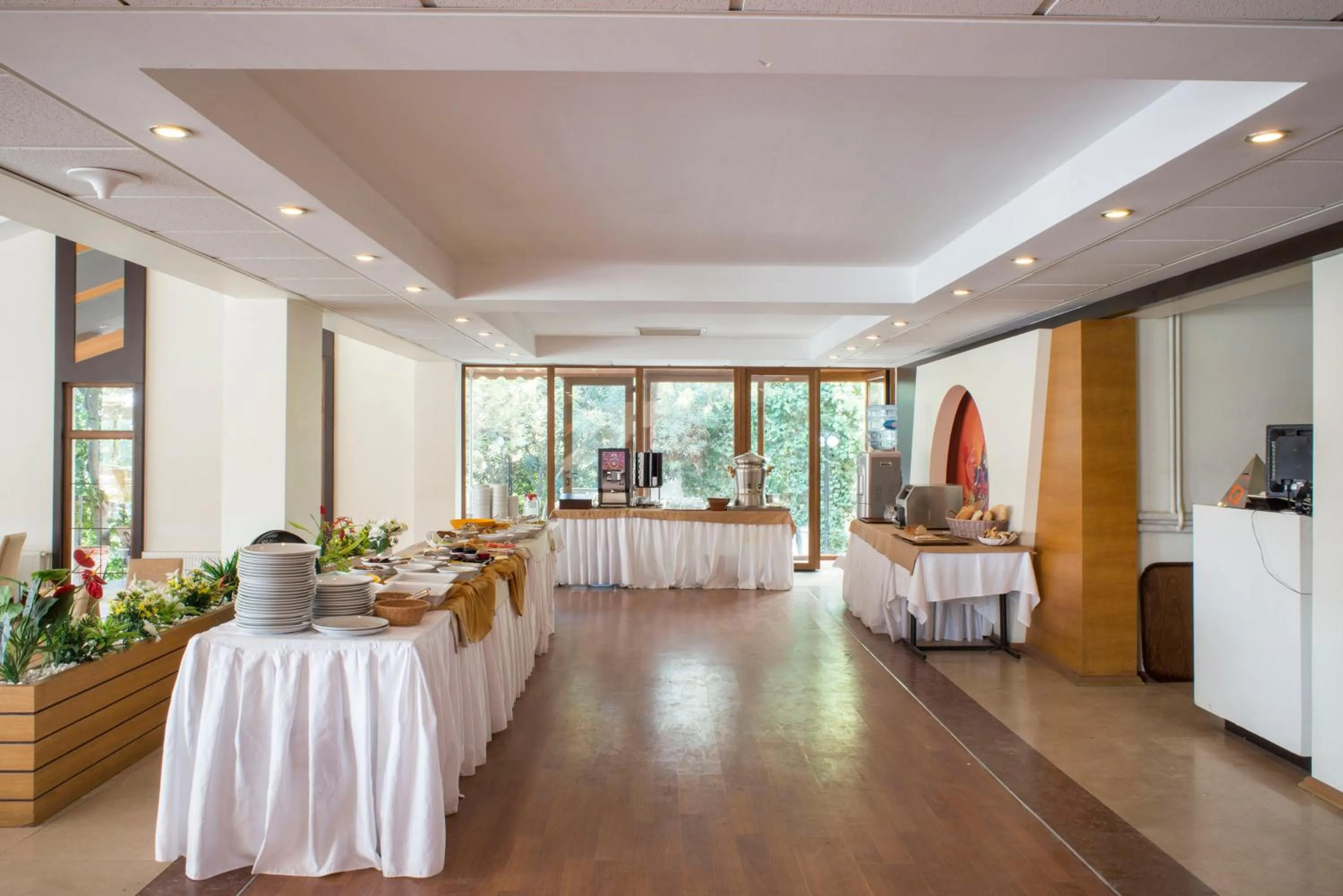 Restaurant/places to eat in Berksoy Hotel