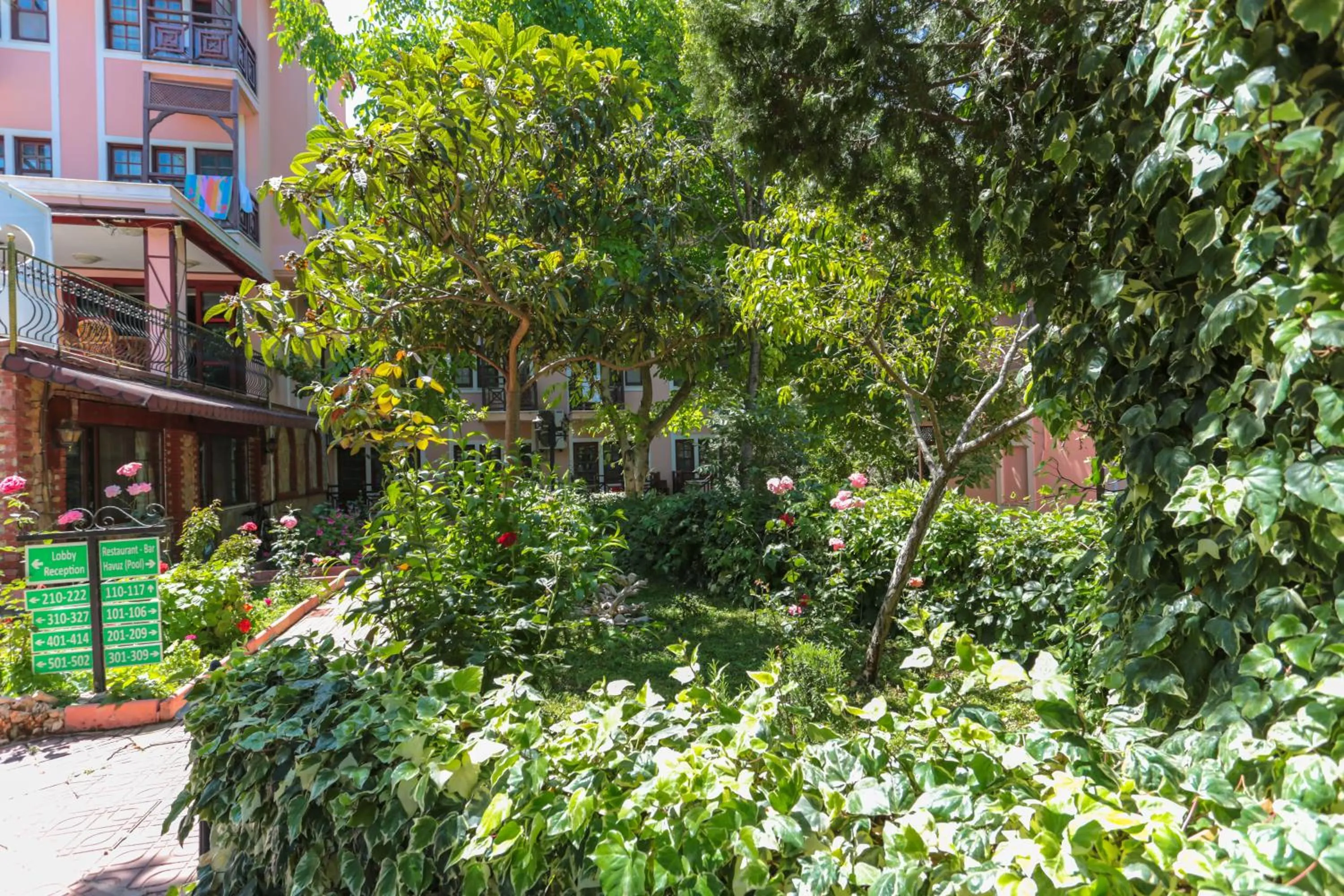 Facade/entrance in Club Pink Palace Hotel