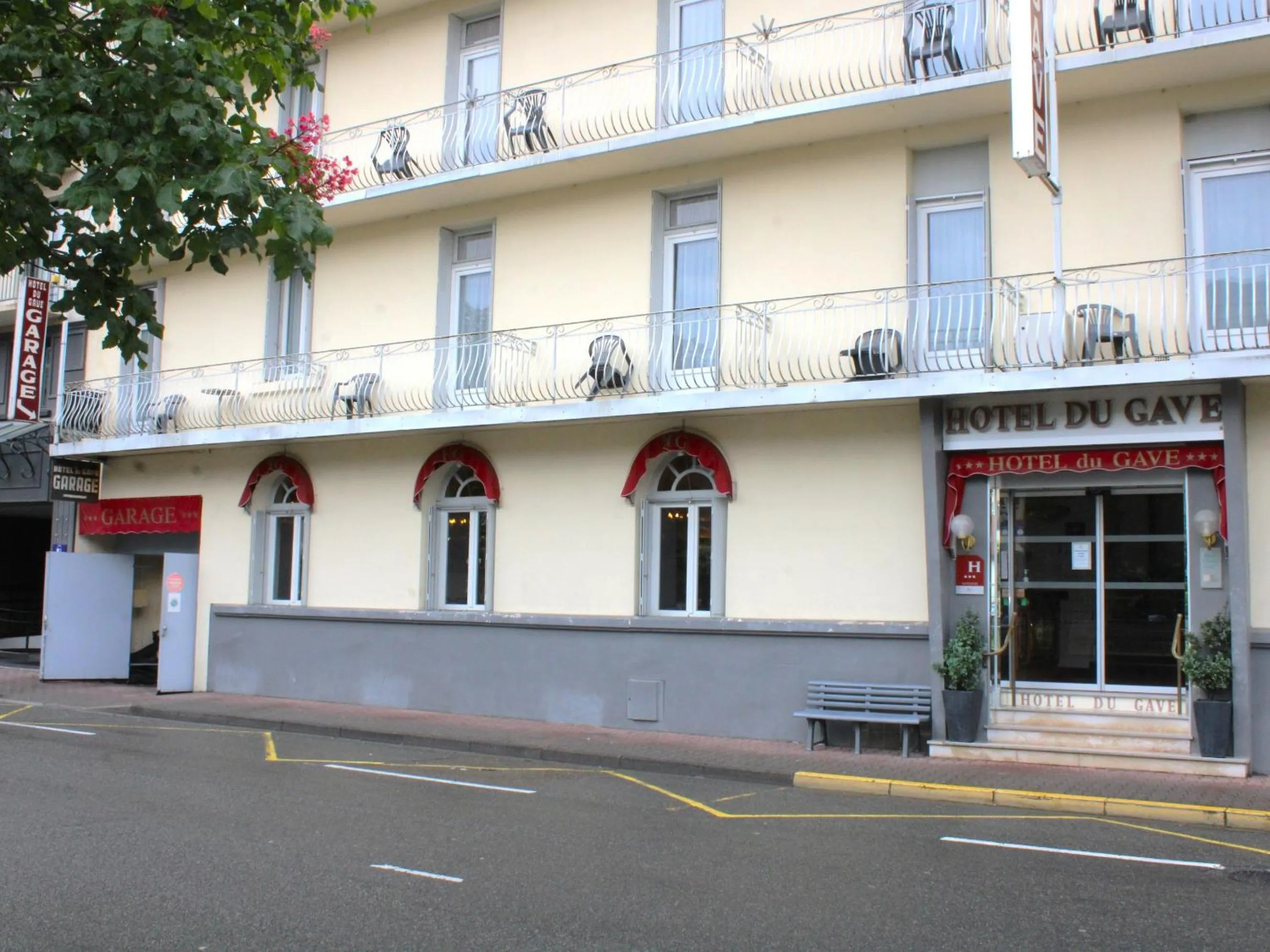 Facade/entrance in Hotel Du Gave