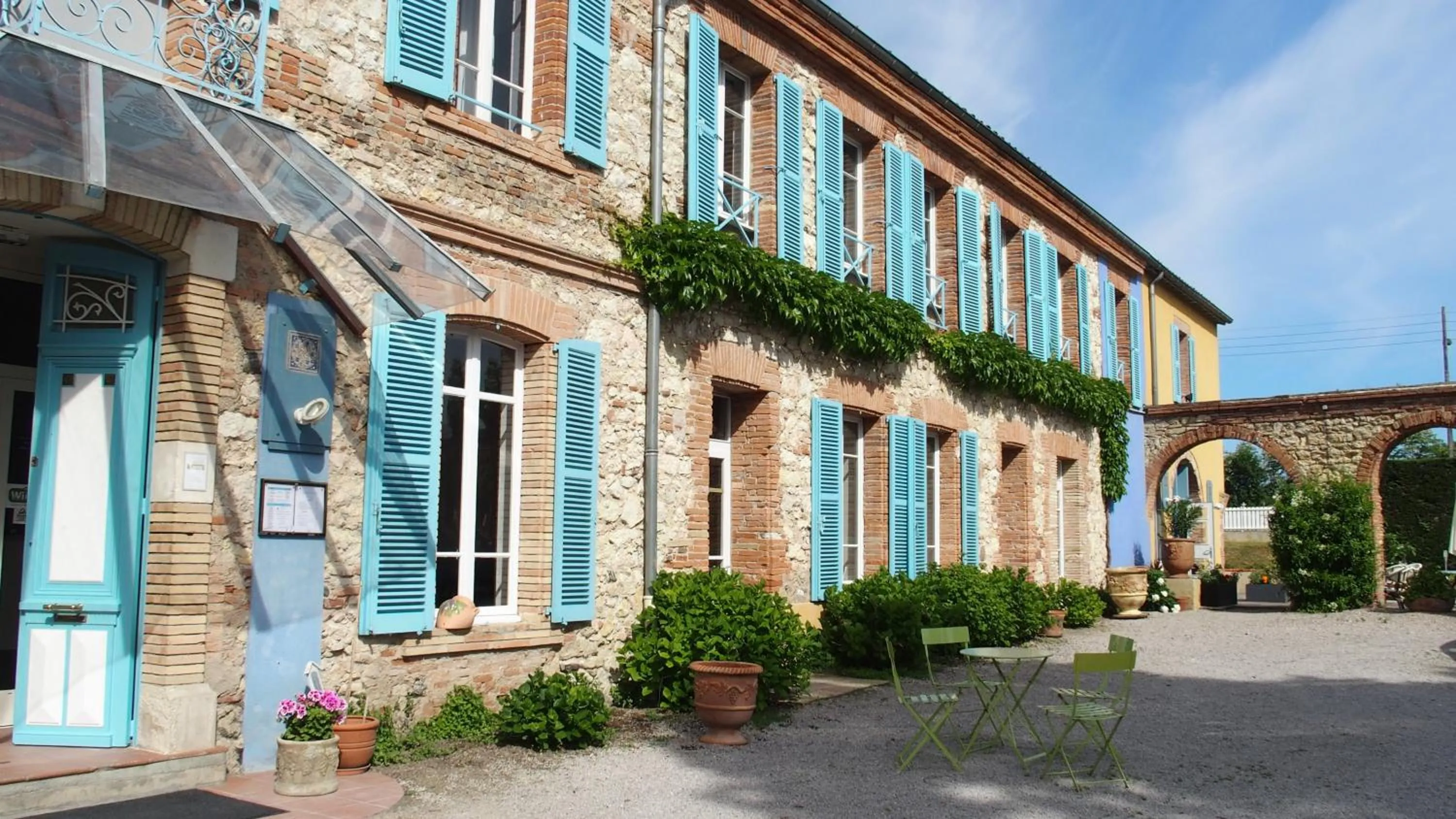 Facade/entrance in La Verrerie
