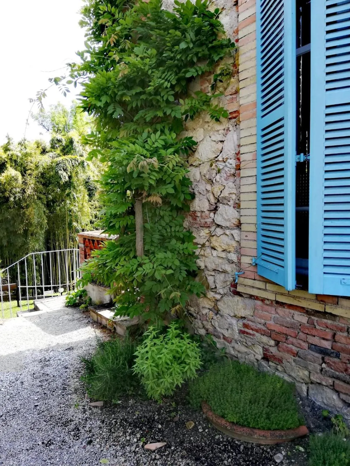 Facade/entrance in La Verrerie