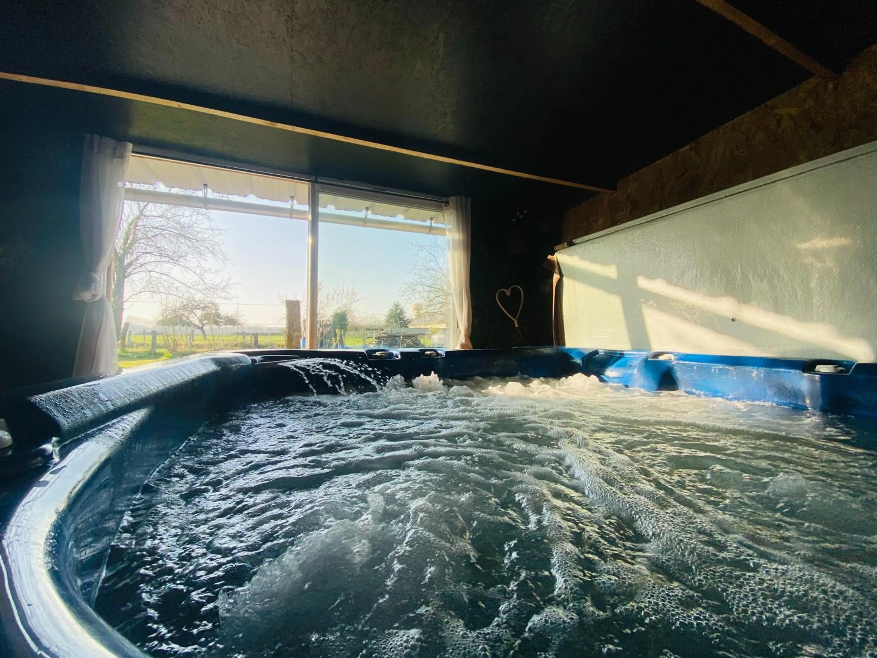 Spa and wellness centre/facilities in Chambre avec spa privé