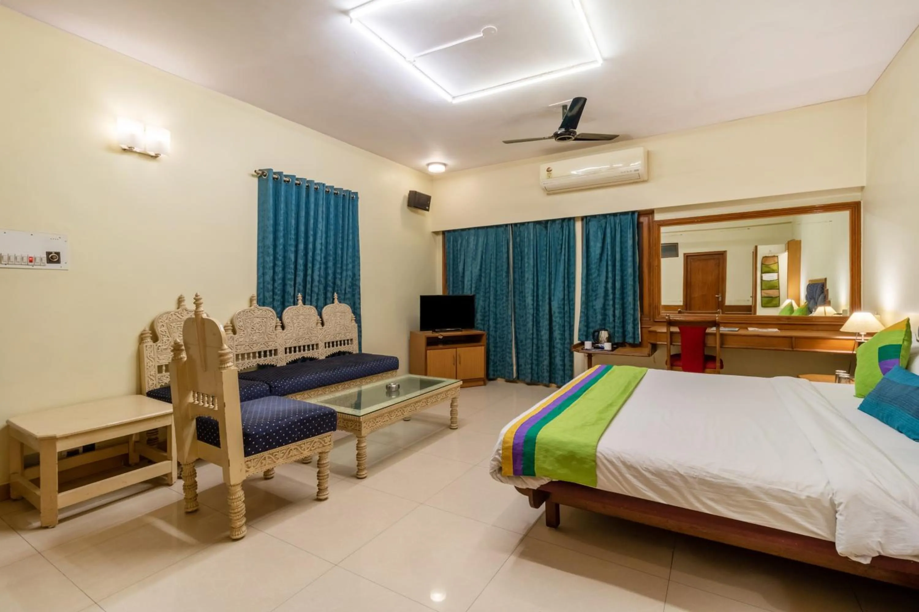 Bed in Treebo Natraj - Jaipur