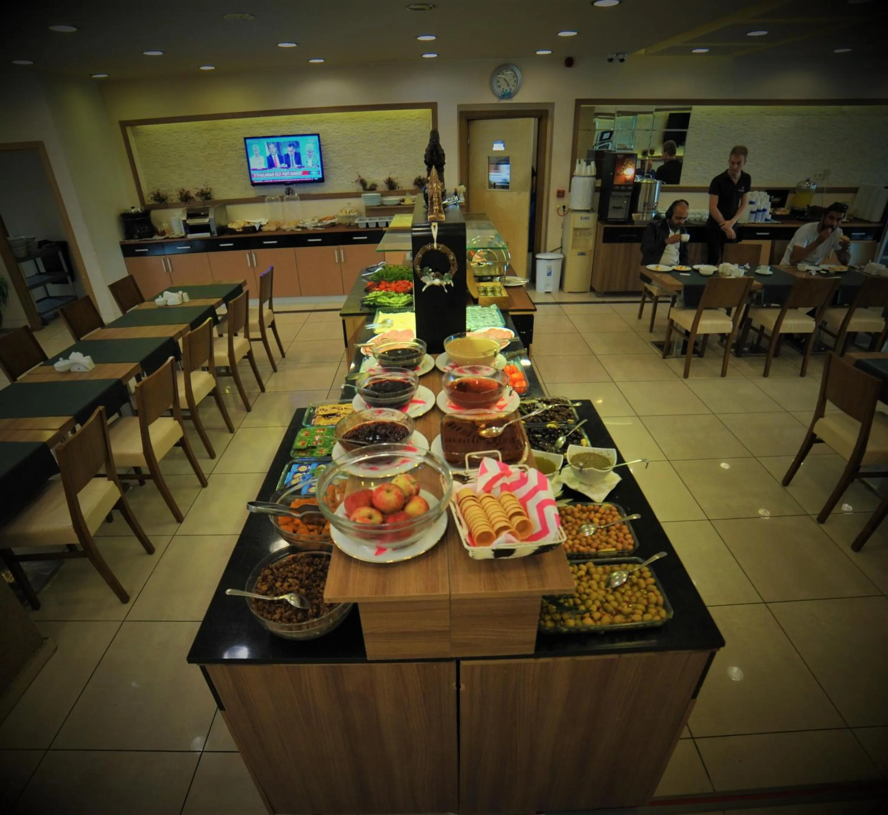 Restaurant/places to eat in Hotel Helen Park